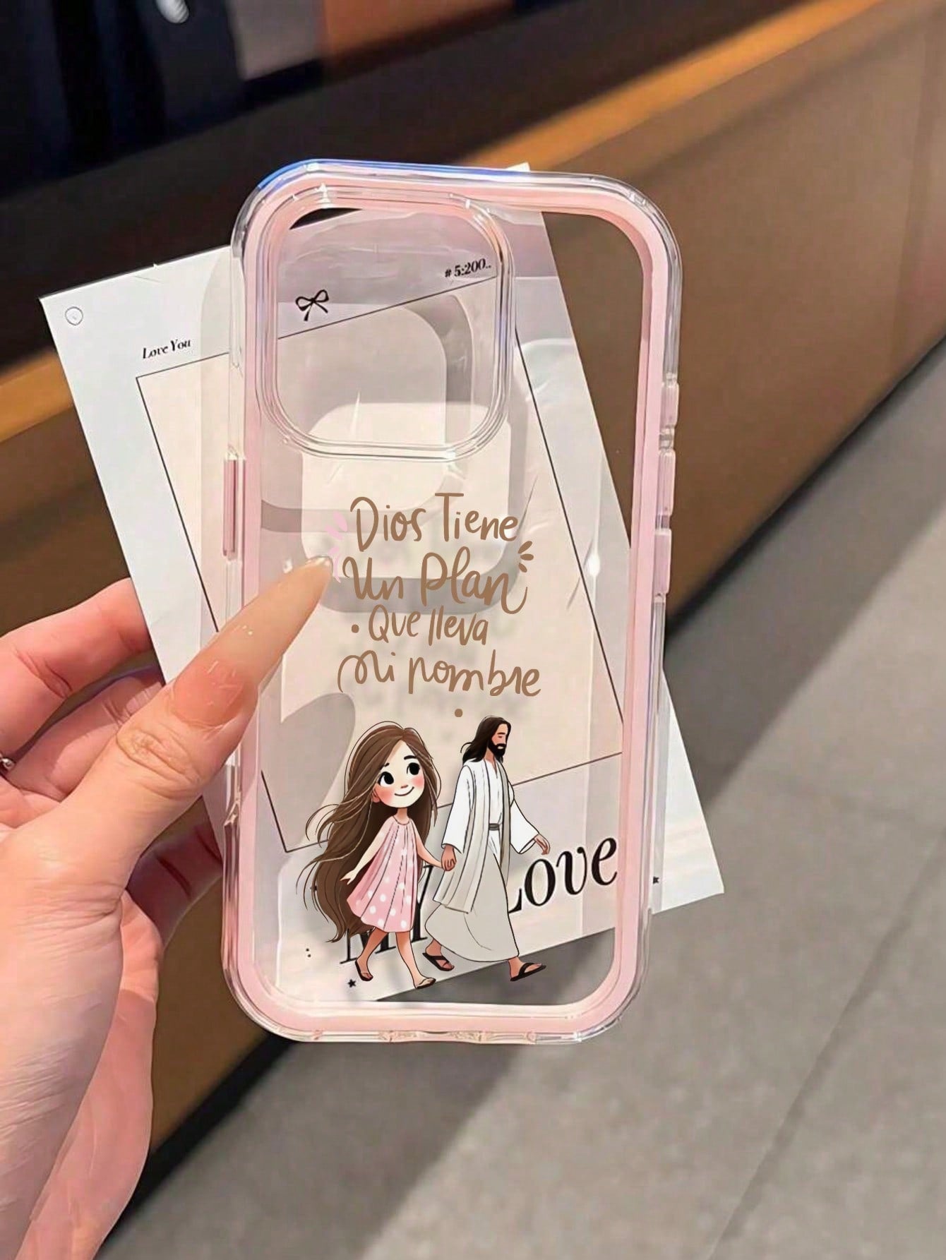 1pc Pink Jesus Holding Girl's Hand Minimalist Personalized TPU Shockproof Full Coverage Phone Case, Compatible With Apple 17, 16, 15, 14, 13, 12, 11 Pro Max, Air, And Series