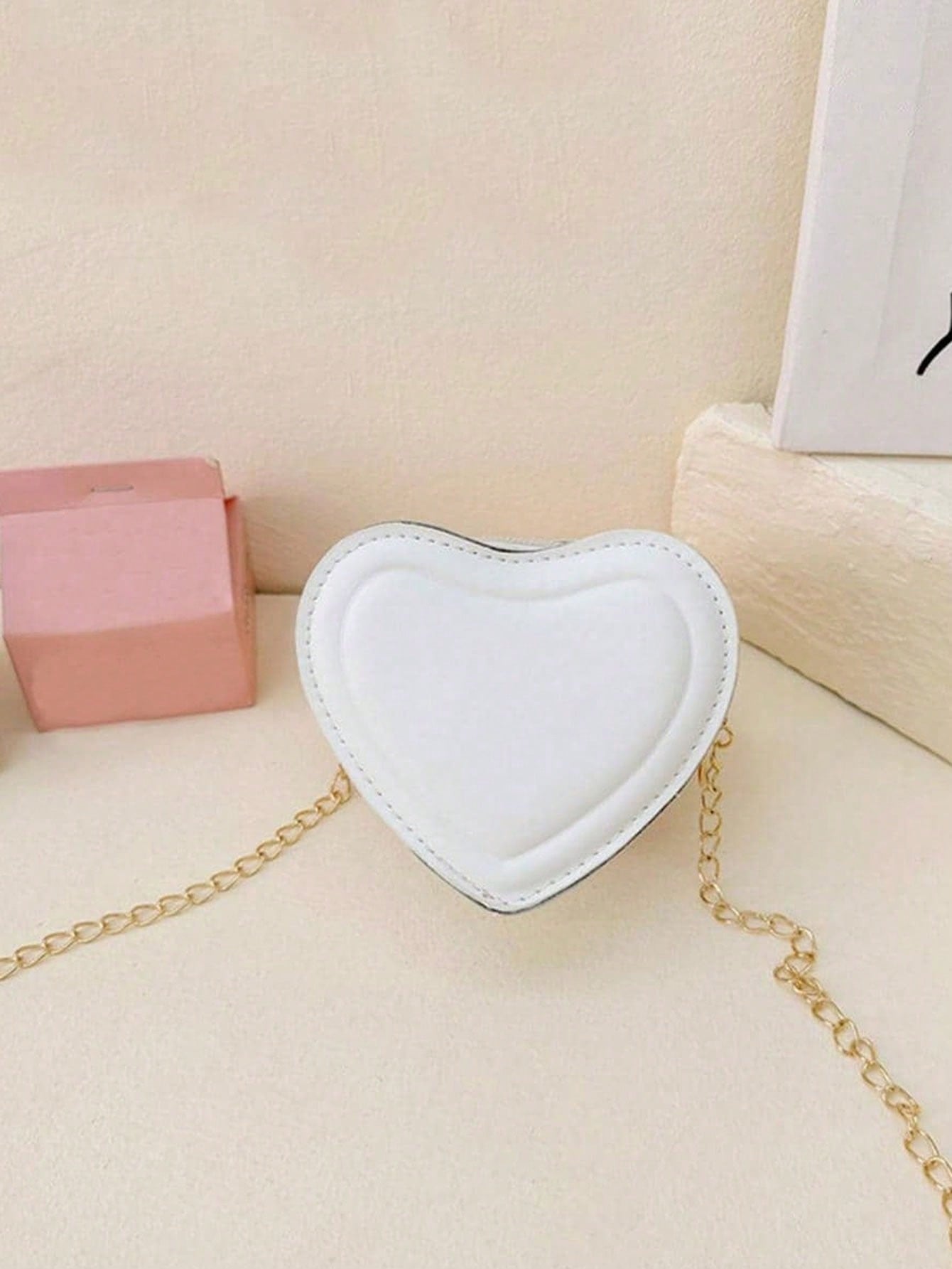 Women's Solid Color Heart Shaped Chain Shoulder Bag