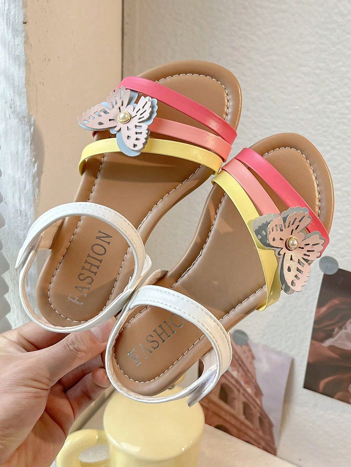 1 Pair 2026 New Girls' Sandals, Rainbow Striped Butterfly Decoration, Suitable For Summer Outings And Beach Play
