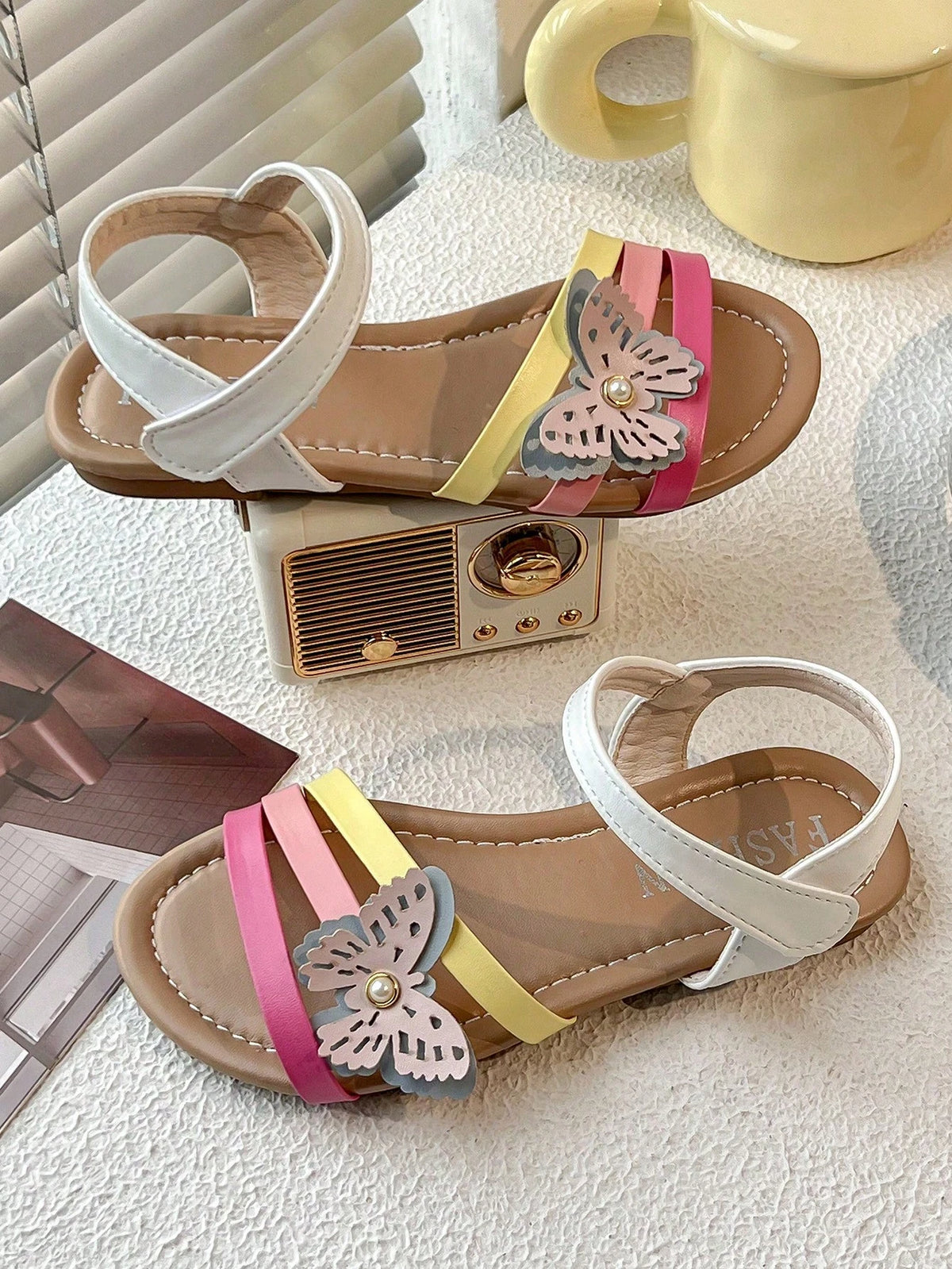 1 Pair 2026 New Girls' Sandals, Rainbow Striped Butterfly Decoration, Suitable For Summer Outings And Beach Play