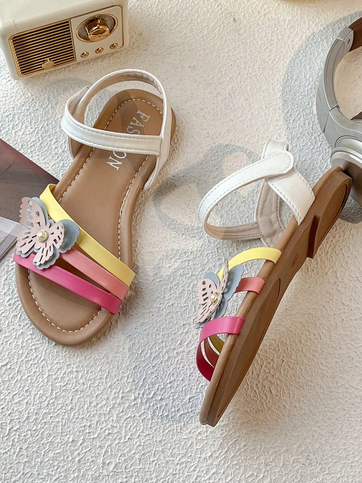 1 Pair 2026 New Girls' Sandals, Rainbow Striped Butterfly Decoration, Suitable For Summer Outings And Beach Play
