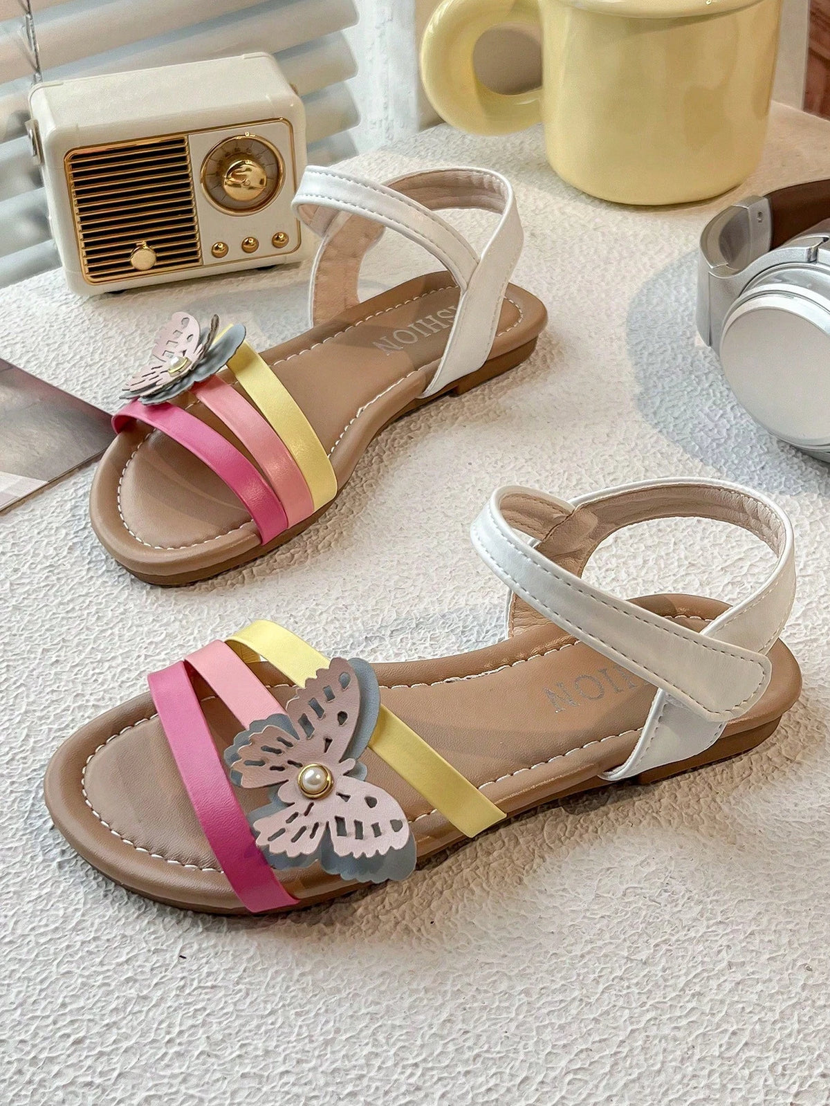 1 Pair 2026 New Girls' Sandals, Rainbow Striped Butterfly Decoration, Suitable For Summer Outings And Beach Play