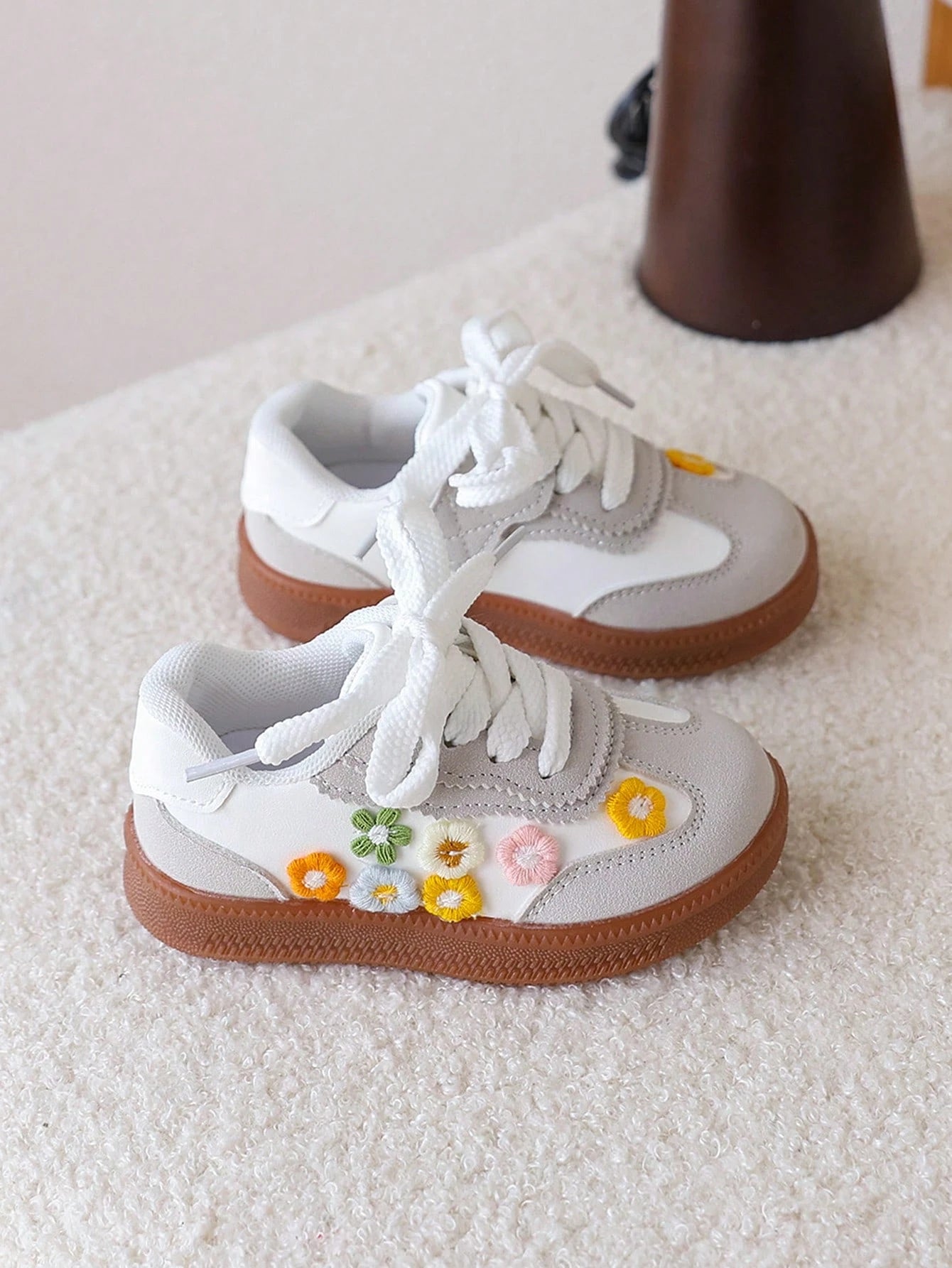 1 Pair Girls' Flower Decor Sports Shoes, Soft Sole Student Casual Shoes, Autumn