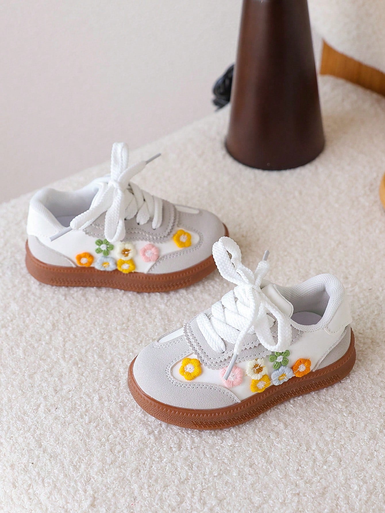 1 Pair Girls' Flower Decor Sports Shoes, Soft Sole Student Casual Shoes, Autumn