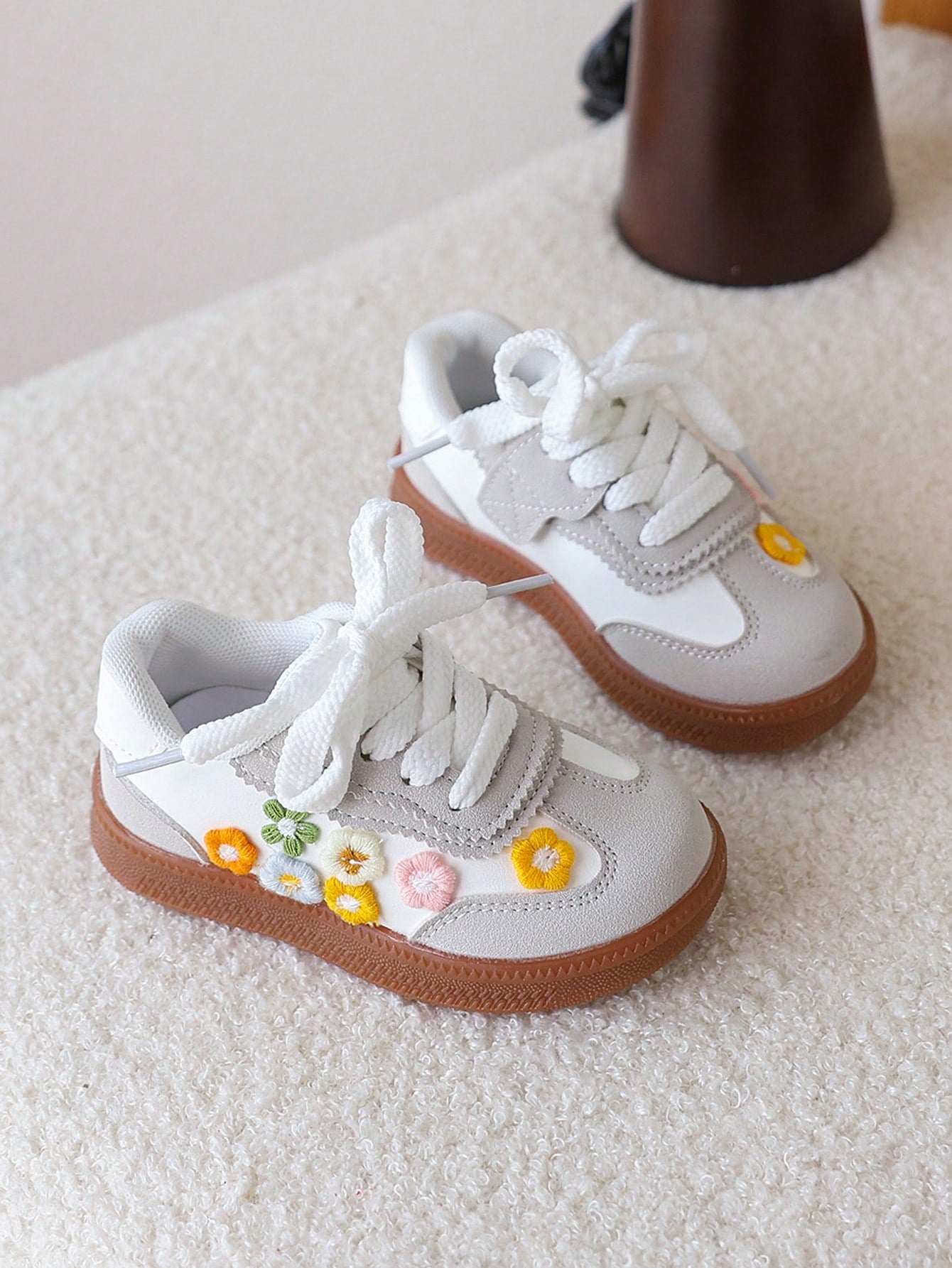 1 Pair Girls' Flower Decor Sports Shoes, Soft Sole Student Casual Shoes, Autumn