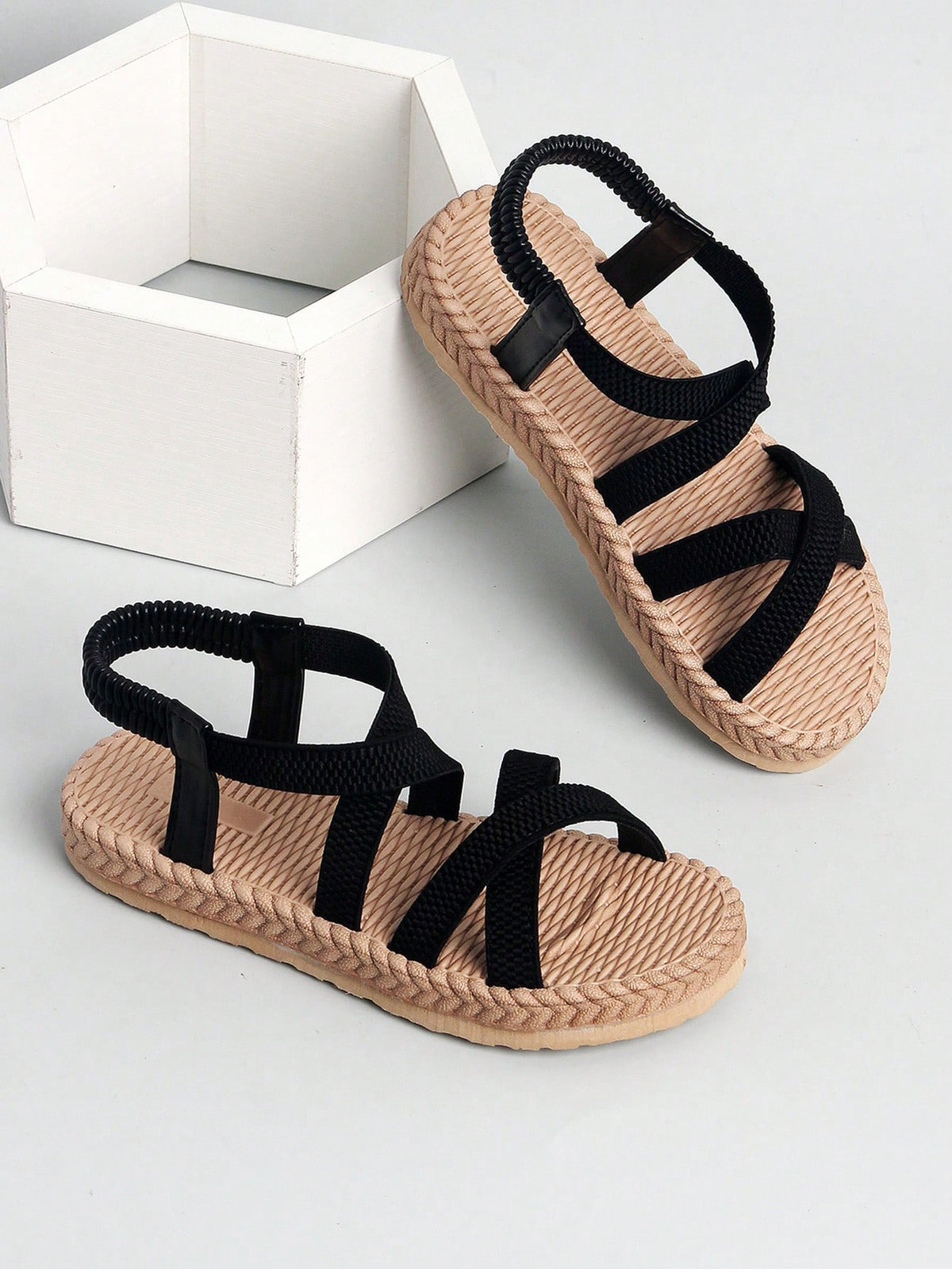 1 Pair Girls' New Black Flat Sandals, High-Elasticity Elastic Band Material, Bohemian Style Elastic Band Design, Slip-On, Double-Layer High-Elasticity Sole, Fashionable And Versatile, Suitable For 3-1
