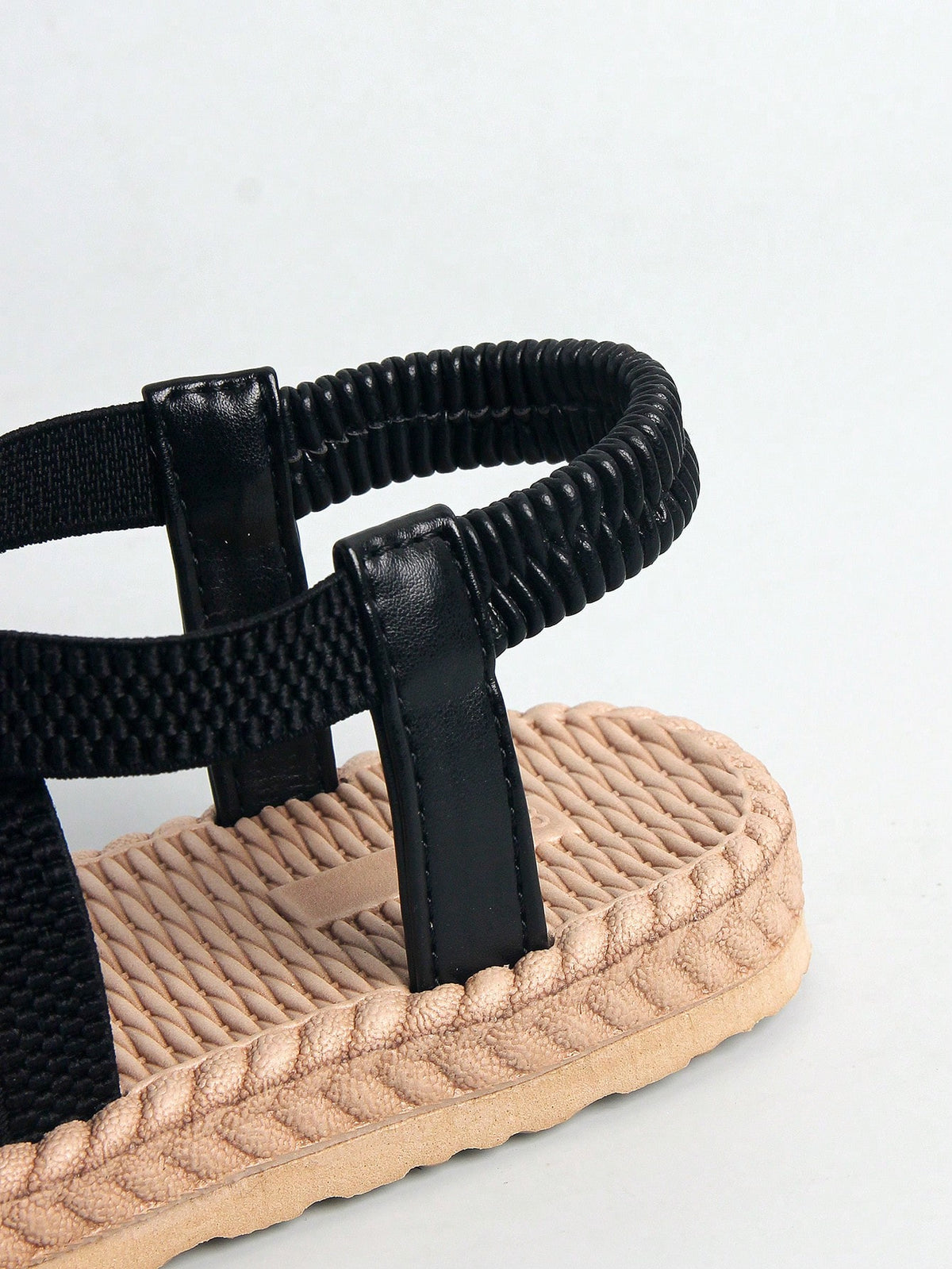 1 Pair Girls' New Black Flat Sandals, High-Elasticity Elastic Band Material, Bohemian Style Elastic Band Design, Slip-On, Double-Layer High-Elasticity Sole, Fashionable And Versatile, Suitable For 3-1