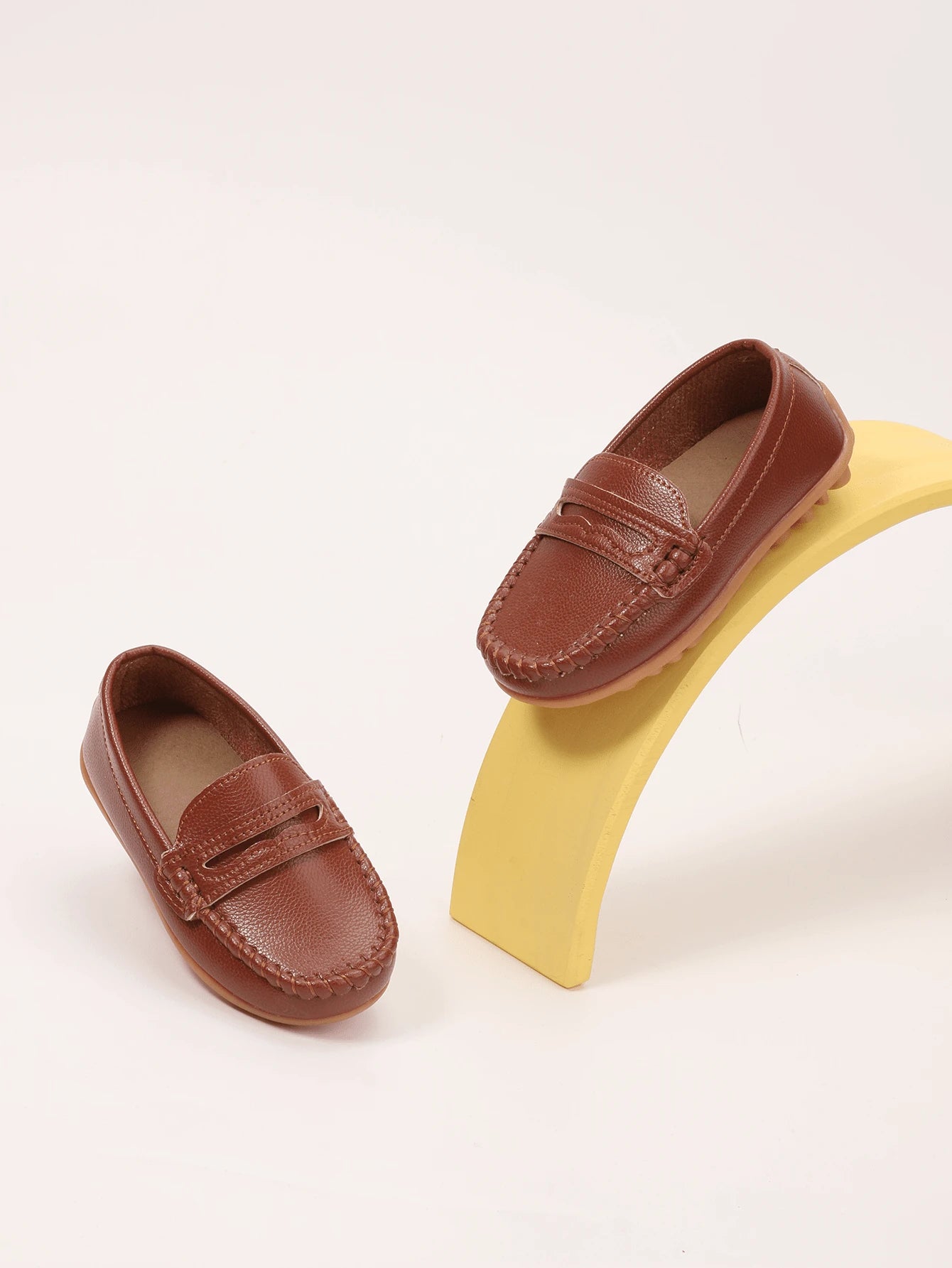 1 Pair Infant/Toddler PU Flat Shoes, Children Soft Bottom Sneakers, Retro Casual Shoes, Boys' One-Piece Loafers, Girls' Dress Leather Shoes, Suitable For Toddling, School, Outings