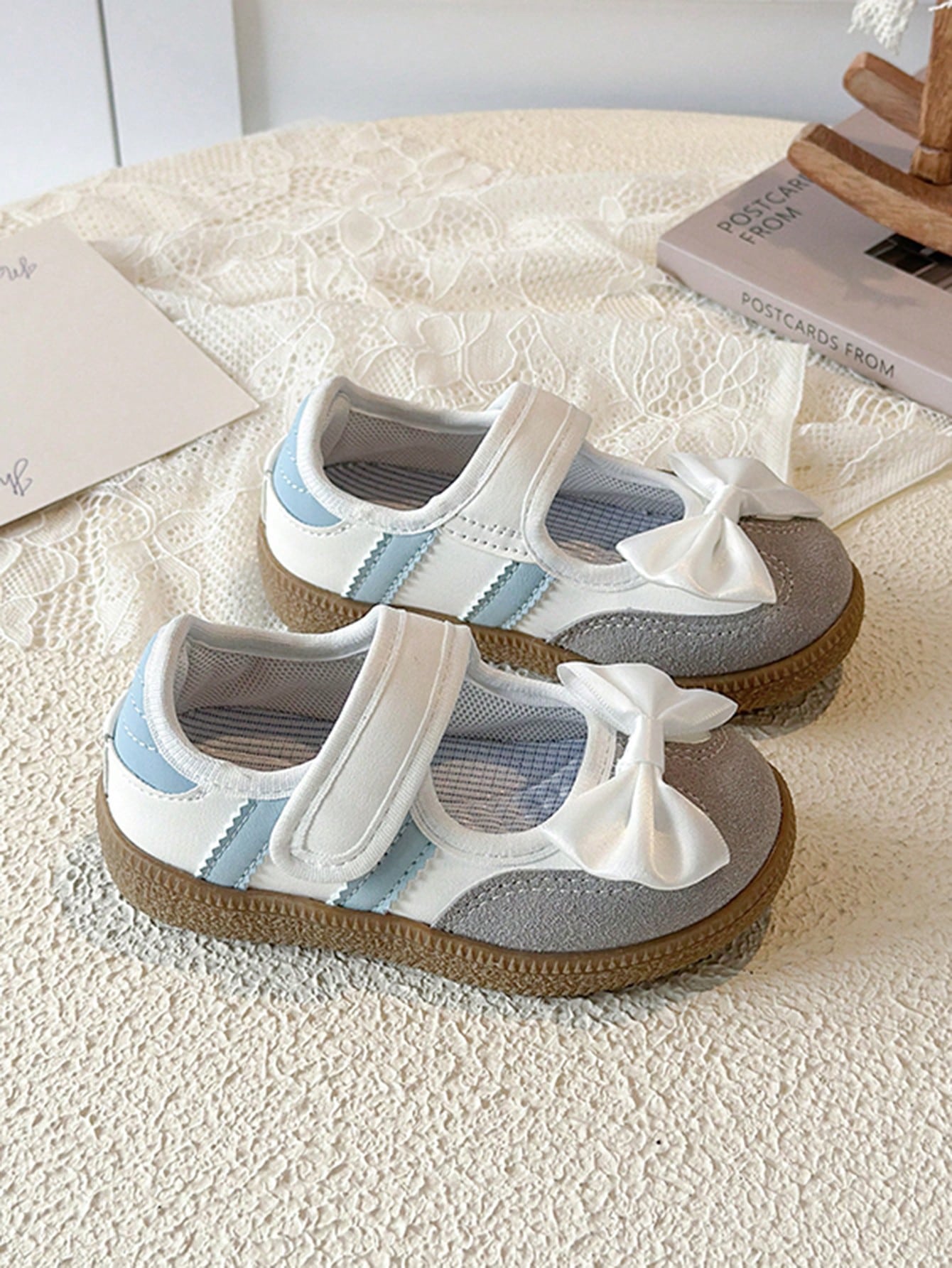 1 Pair Soft Princess Shoes, Bowknot Design Fresh And Sweet, Convenient Hook And Loop Closure. Soft Non-Slip Sole, Foot-Shaped Fit, Comfortable And Breathable, Versatile To Match Dresses, Cute And Well