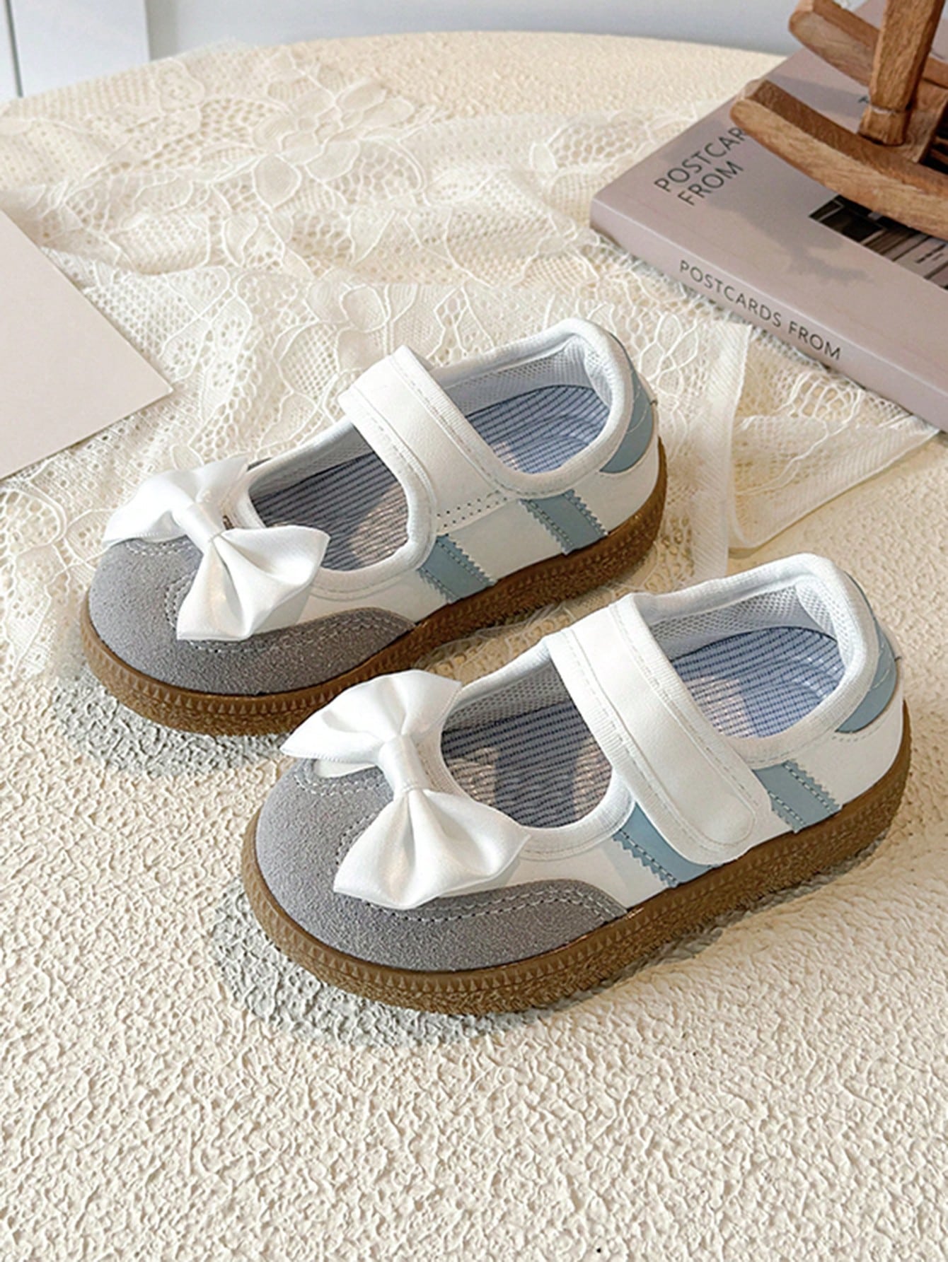 1 Pair Soft Princess Shoes, Bowknot Design Fresh And Sweet, Convenient Hook And Loop Closure. Soft Non-Slip Sole, Foot-Shaped Fit, Comfortable And Breathable, Versatile To Match Dresses, Cute And Well