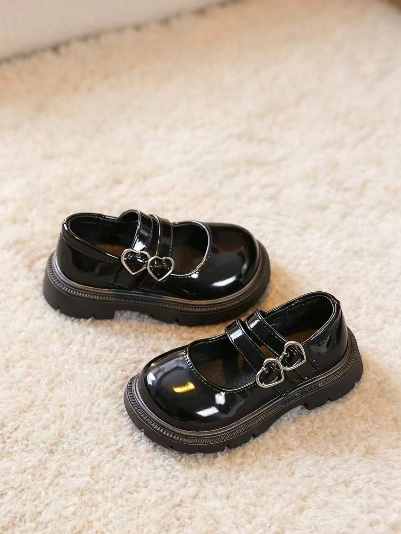 1 Pair Wide Fit British Style Loafers With Non-Slip Sole, Hook And Loop Heart Decor Buckle, 2026 Latest All-Season Campus Casual Fashion Princess Shoes, Soft Breathable Fabric, Soft Sole, Double Shoel