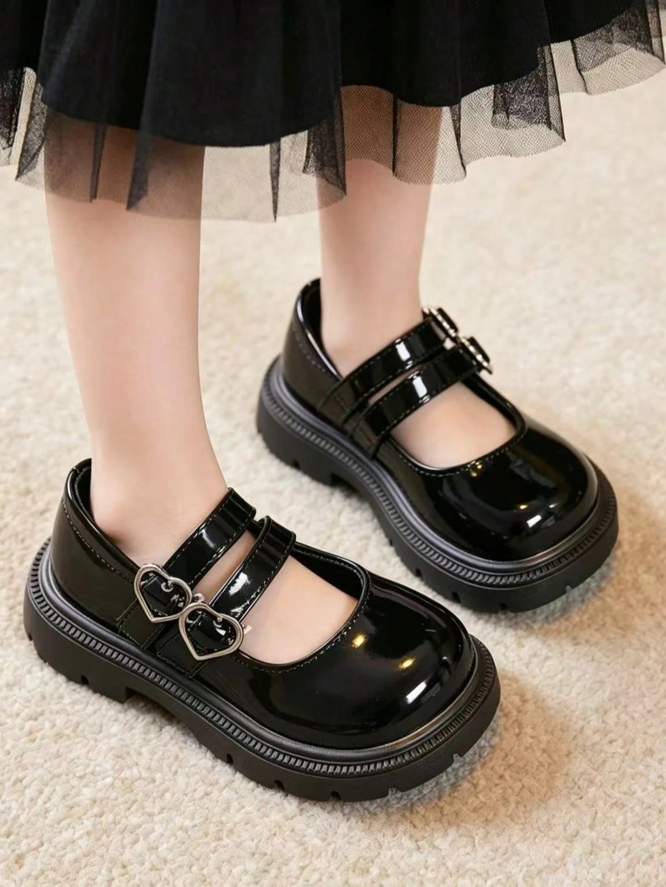 1 Pair Wide Fit British Style Loafers With Non-Slip Sole, Hook And Loop Heart Decor Buckle, 2026 Latest All-Season Campus Casual Fashion Princess Shoes, Soft Breathable Fabric, Soft Sole, Double Shoel