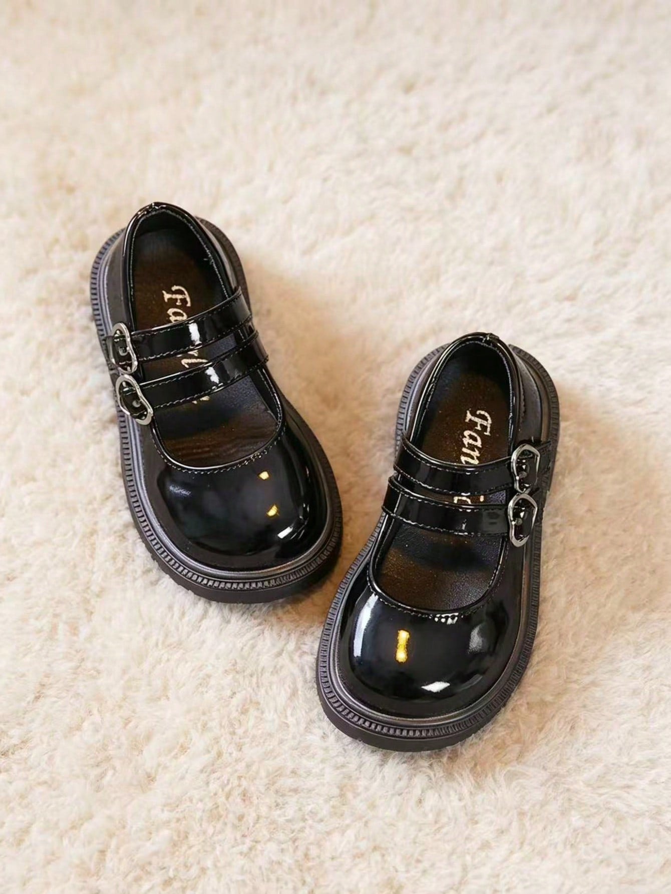 1 Pair Wide Fit British Style Loafers With Non-Slip Sole, Hook And Loop Heart Decor Buckle, 2026 Latest All-Season Campus Casual Fashion Princess Shoes, Soft Breathable Fabric, Soft Sole, Double Shoel