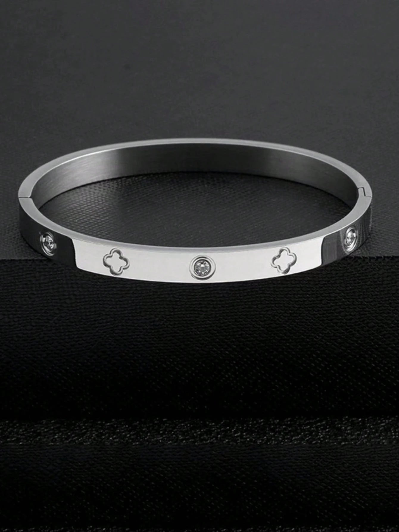1 Piece Sterling Silver Bracelet, Mirror Polished, Not Easy To Fade, Lucky Four-Leaf Clover With Zirconia, Fashionable And Classic Style, Suitable For Daily Wear