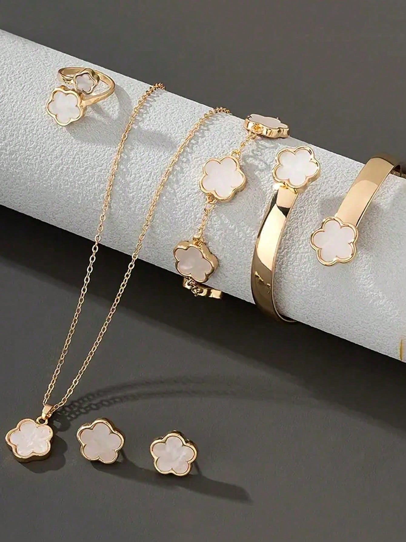 1 Set (5pcs) Lucky Flower Shaped Alloy Jewelry Set, Fashionable Gift For Women, Healing Crystal Bracelet, Suitable For Daily Wear, Ideal Gift For Girlfriend, Wife Or Partner