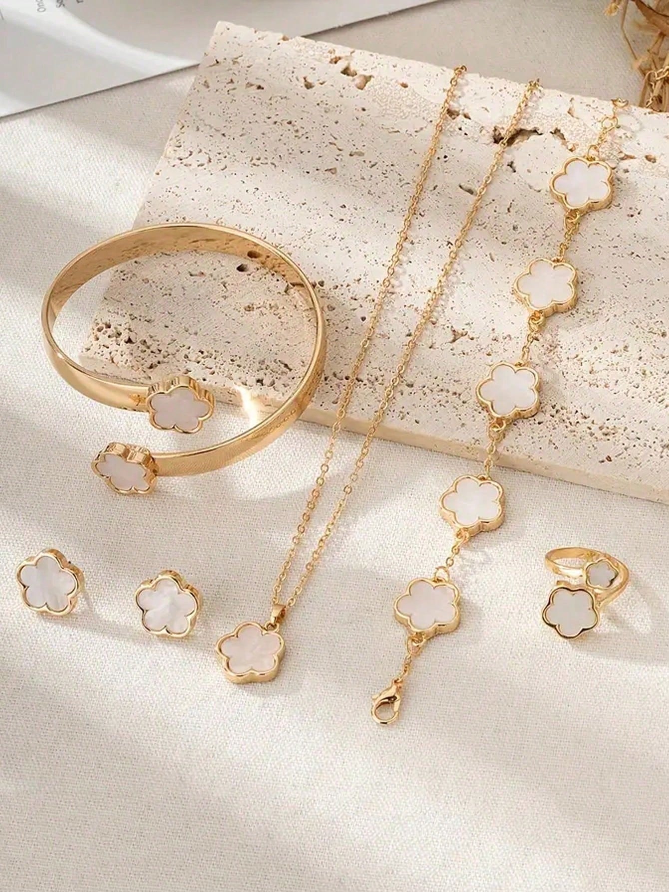 1 Set (5pcs) Lucky Flower Shaped Alloy Jewelry Set, Fashionable Gift For Women, Healing Crystal Bracelet, Suitable For Daily Wear, Ideal Gift For Girlfriend, Wife Or Partner