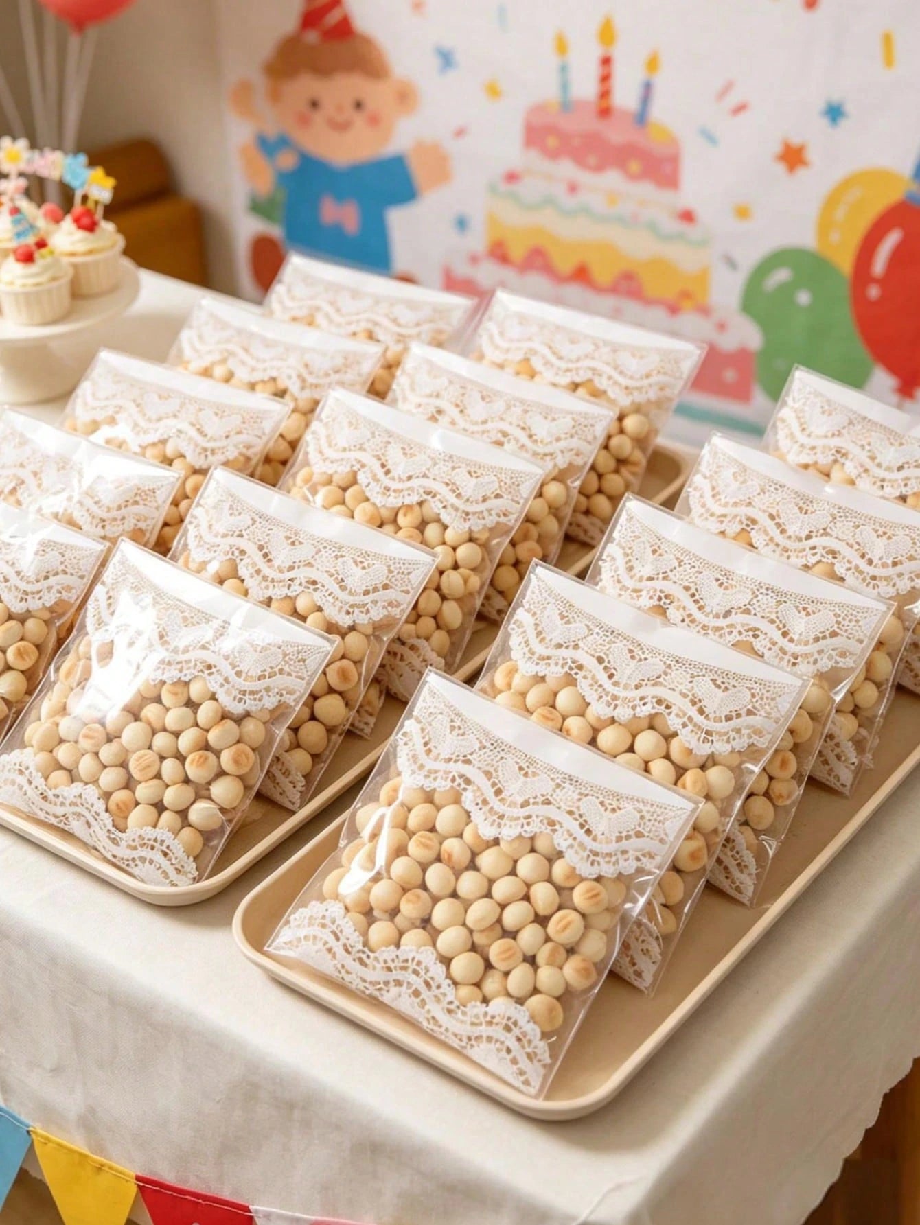 100pcs Lace Trim Self-Adhesive Bags, Transparent Self-Sealing Candy Bags, Lace Trim Design Birthday Self-Sealing Bags Candy Bags Baking Bags, Baby Shower Party Decoration, Wedding Candy Decoration Gif
