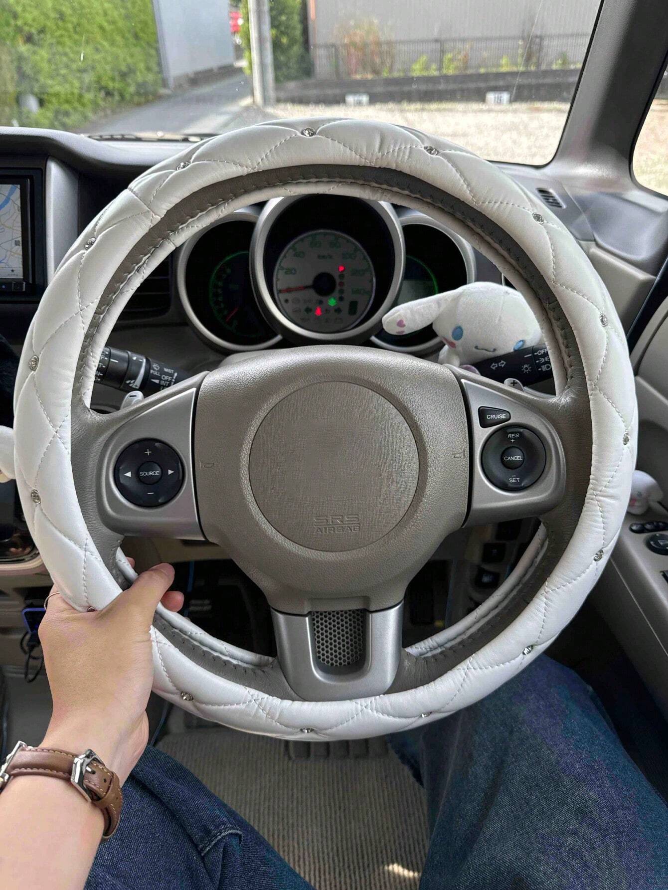 15-Inch Diamond Pattern Leather Shiny Universal Car Steering Wheel Cover- Black & White