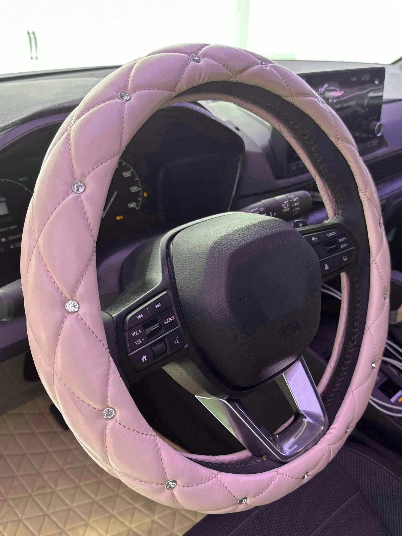 15-Inch Diamond Pattern Leather Shiny Universal Car Steering Wheel Cover- Black & White