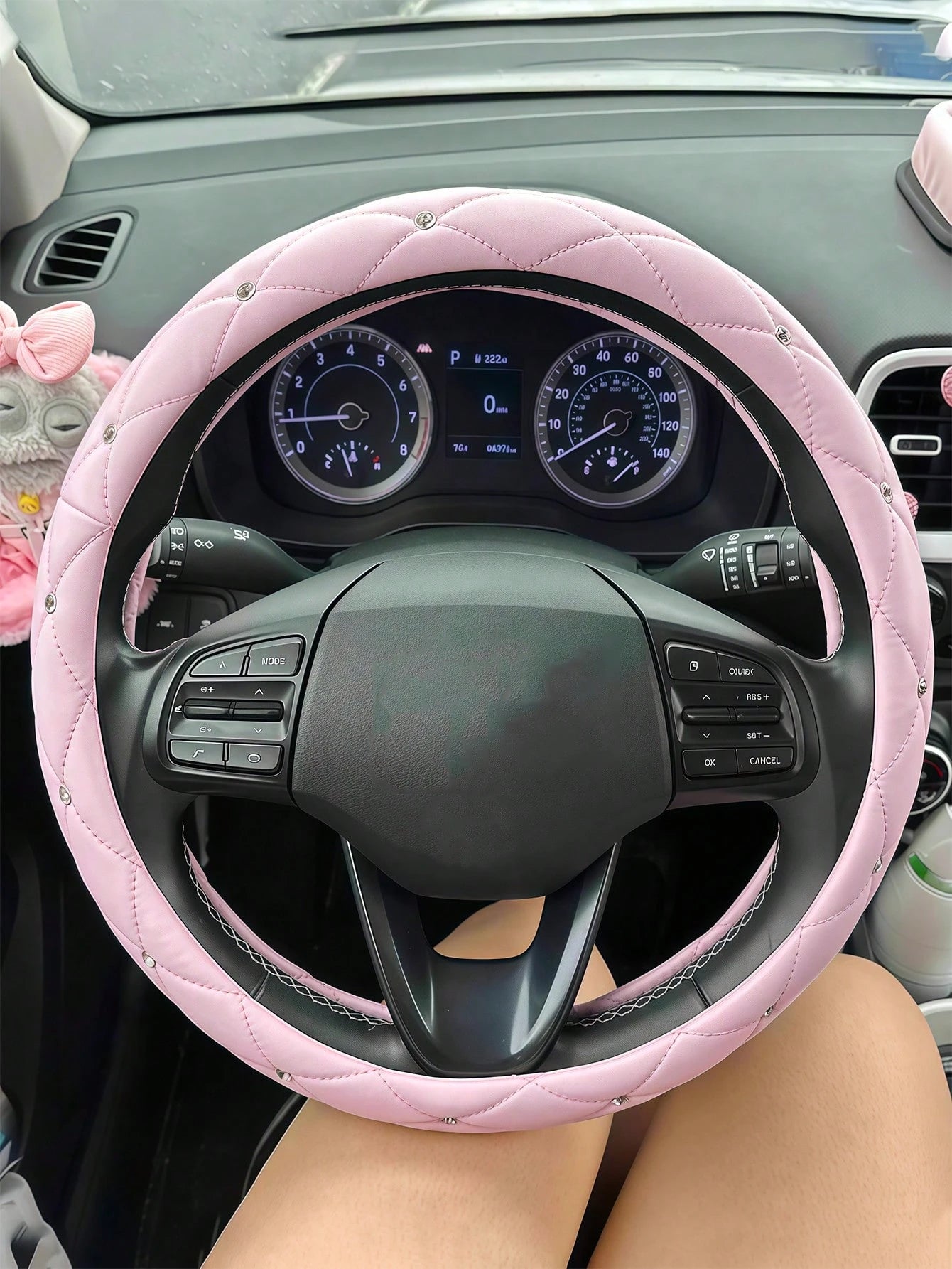 15-Inch Diamond Pattern Leather Shiny Universal Car Steering Wheel Cover- Black & White