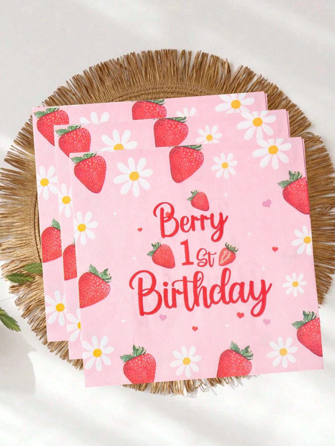 16pcs Strawberry Theme 1st Birthday Paper Napkins, Newborn Baby Birthday Party Disposable Napkins With Daisy Strawberry Pattern, Strawberry Napkins, Gender Reveal Party Tableware Decor, Pink Baby Girl