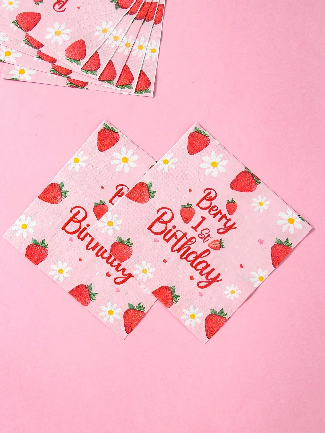 16pcs Strawberry Theme 1st Birthday Paper Napkins, Newborn Baby Birthday Party Disposable Napkins With Daisy Strawberry Pattern, Strawberry Napkins, Gender Reveal Party Tableware Decor, Pink Baby Girl