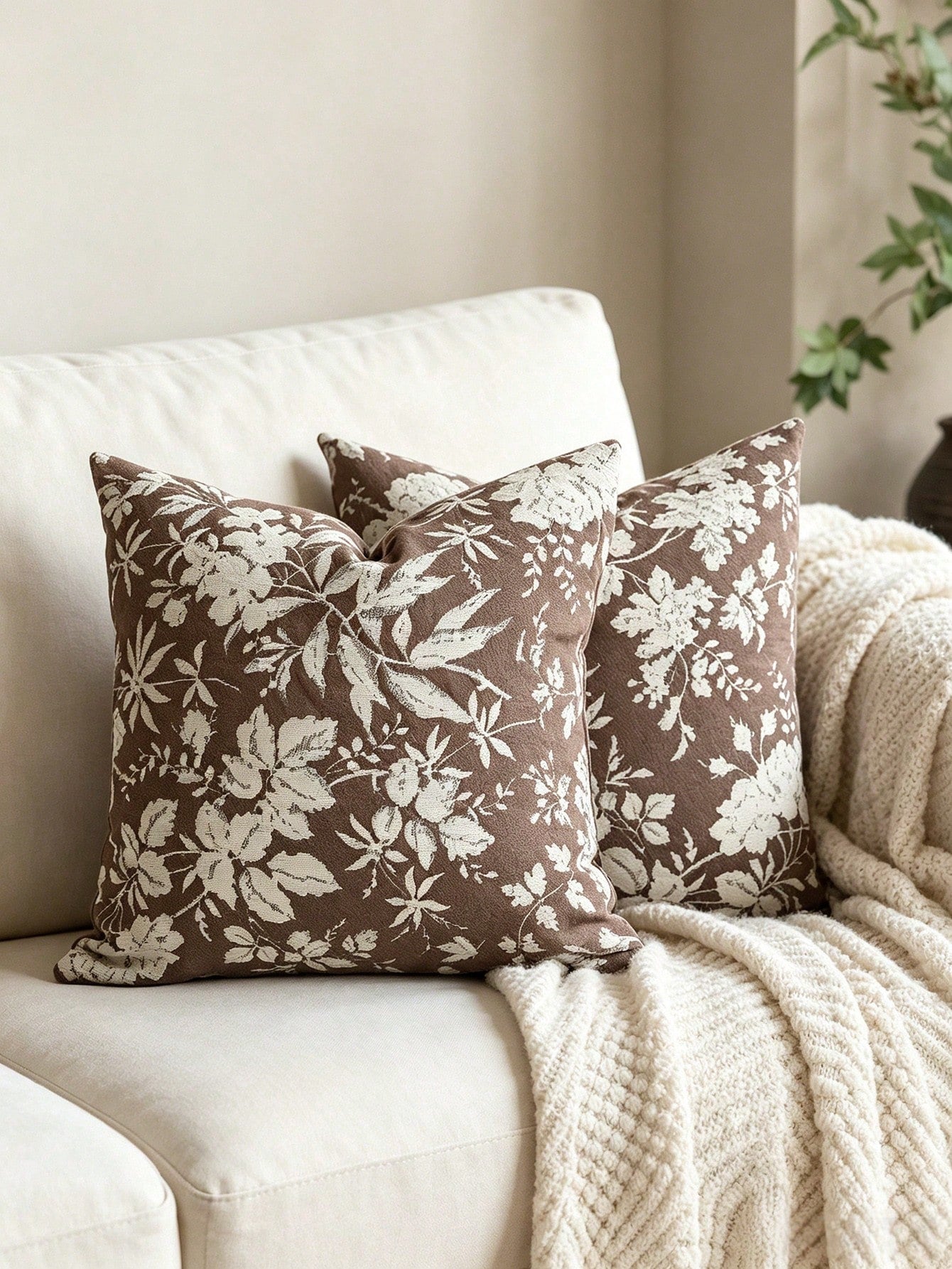 1pc/2pcs/4pcs Deep Brown Background Vintage White Floral Sketch Print Pillow Case, Country Vintage Style Bedroom Decor| Living Room Decor| Room Decor, Polyester Durable Hard Fabric Single-Sided Prin
