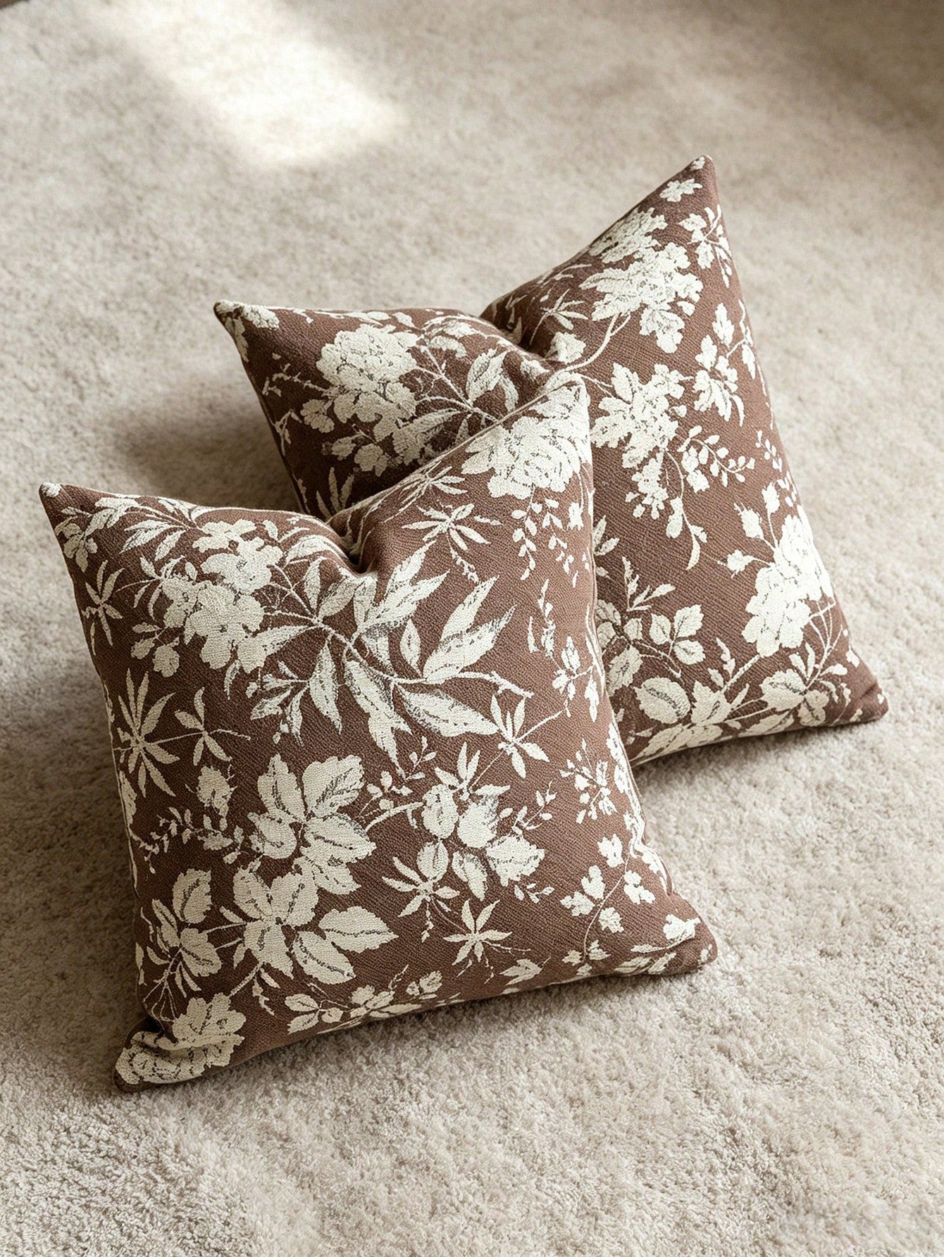 1pc/2pcs/4pcs Deep Brown Background Vintage White Floral Sketch Print Pillow Case, Country Vintage Style Bedroom Decor| Living Room Decor| Room Decor, Polyester Durable Hard Fabric Single-Sided Prin