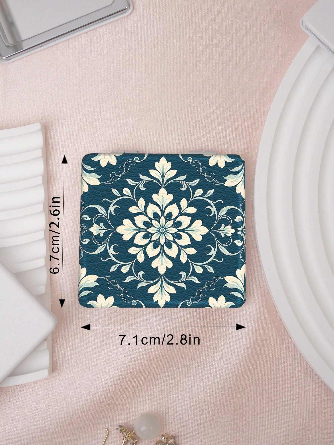 1PC Artistic Decorative Series Portable Folding Makeup Mirror, Lightweight Ultra-Thin Convenient Durable PU Leather, Suitable For Various Occasions Travel Party Work School, Suitable For All Ages