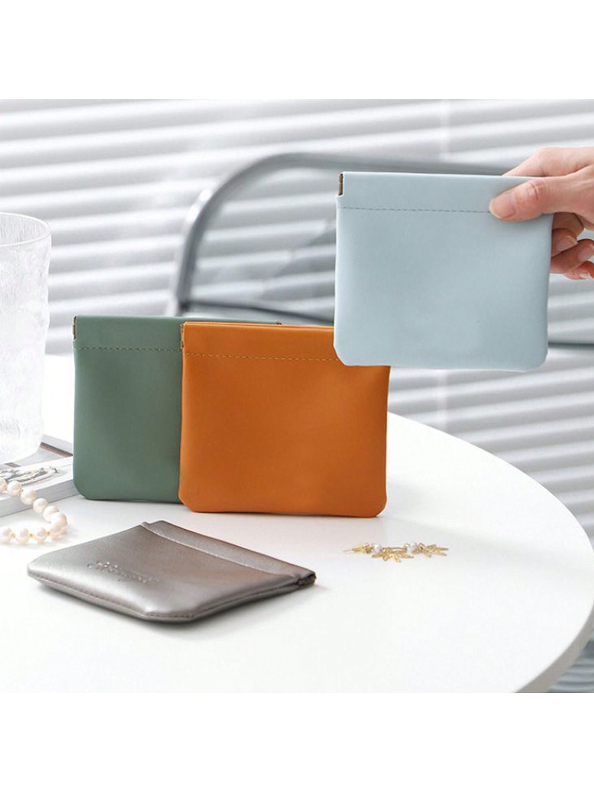 1pc Automatic Closing Clip Cosmetic Bag, Portable Mini Lipstick Bag, Small Makeup Bag, Charger & Earphone Organizer, Travel, Makeup Bags, Cosmetic Bag, Makeup Organiser, Makeup Pouch, Bag, Vanity, Mak