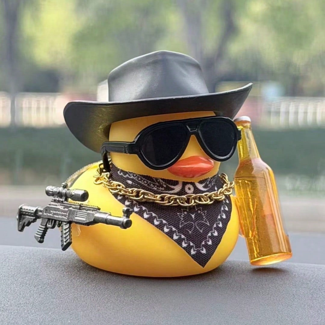 1pc Cute Beer Duck Design Car Decoration Set, Vintage Style Cool Black Duck Statue Ornament, Collectible Small Figurine, Suitable For Car Dashboard/Motorcycle/Bicycle Decoration