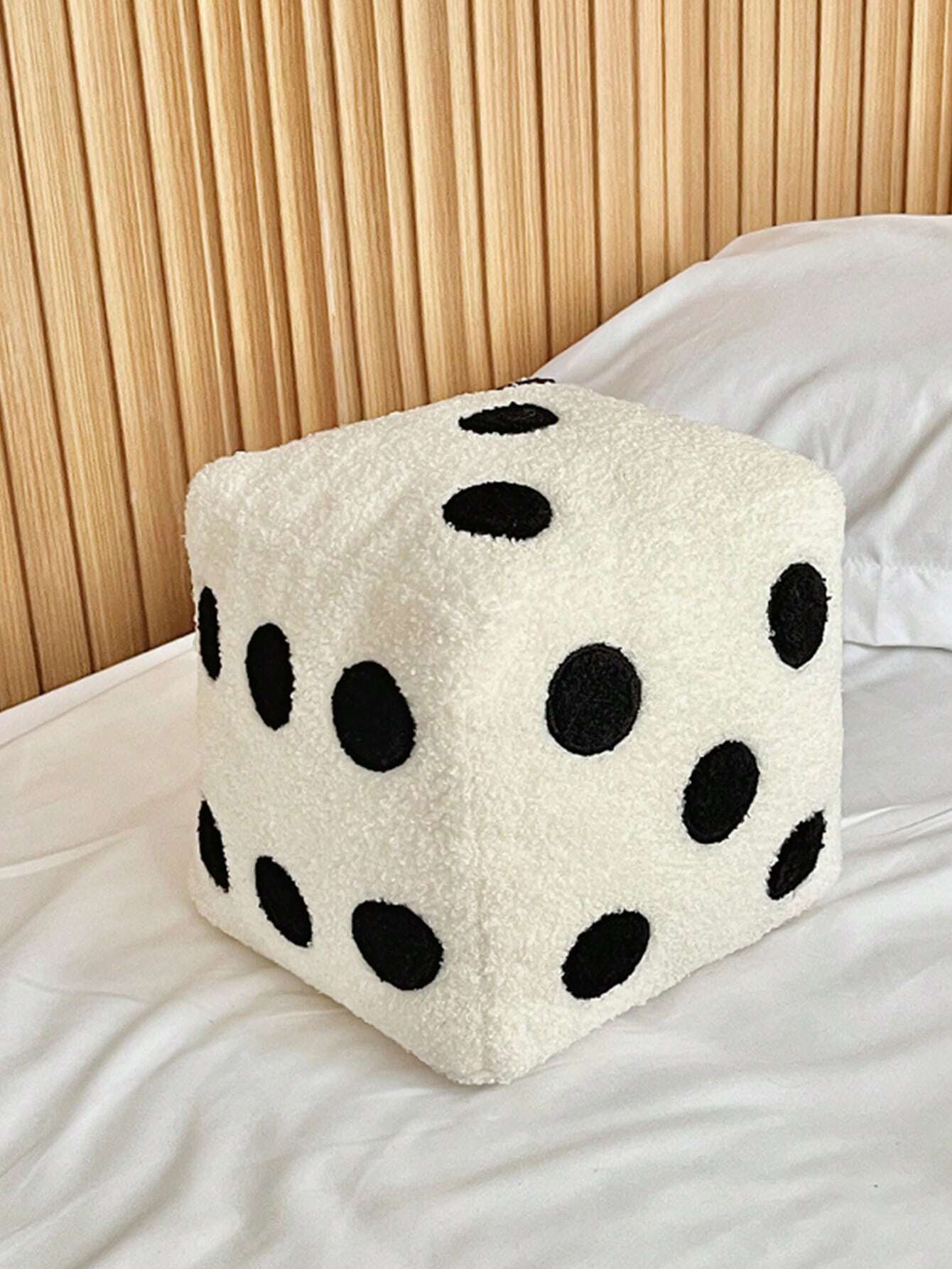 1pc Dice-Shaped Decorative Pillow, Comfortable & Fun Simulated Dice Design, Suitable For Dorm Bedding, Dorm Decor, Sofa Cushion, Machine Washable, 4 Season Use, Polyester Filled Pillow With Zipper Clo