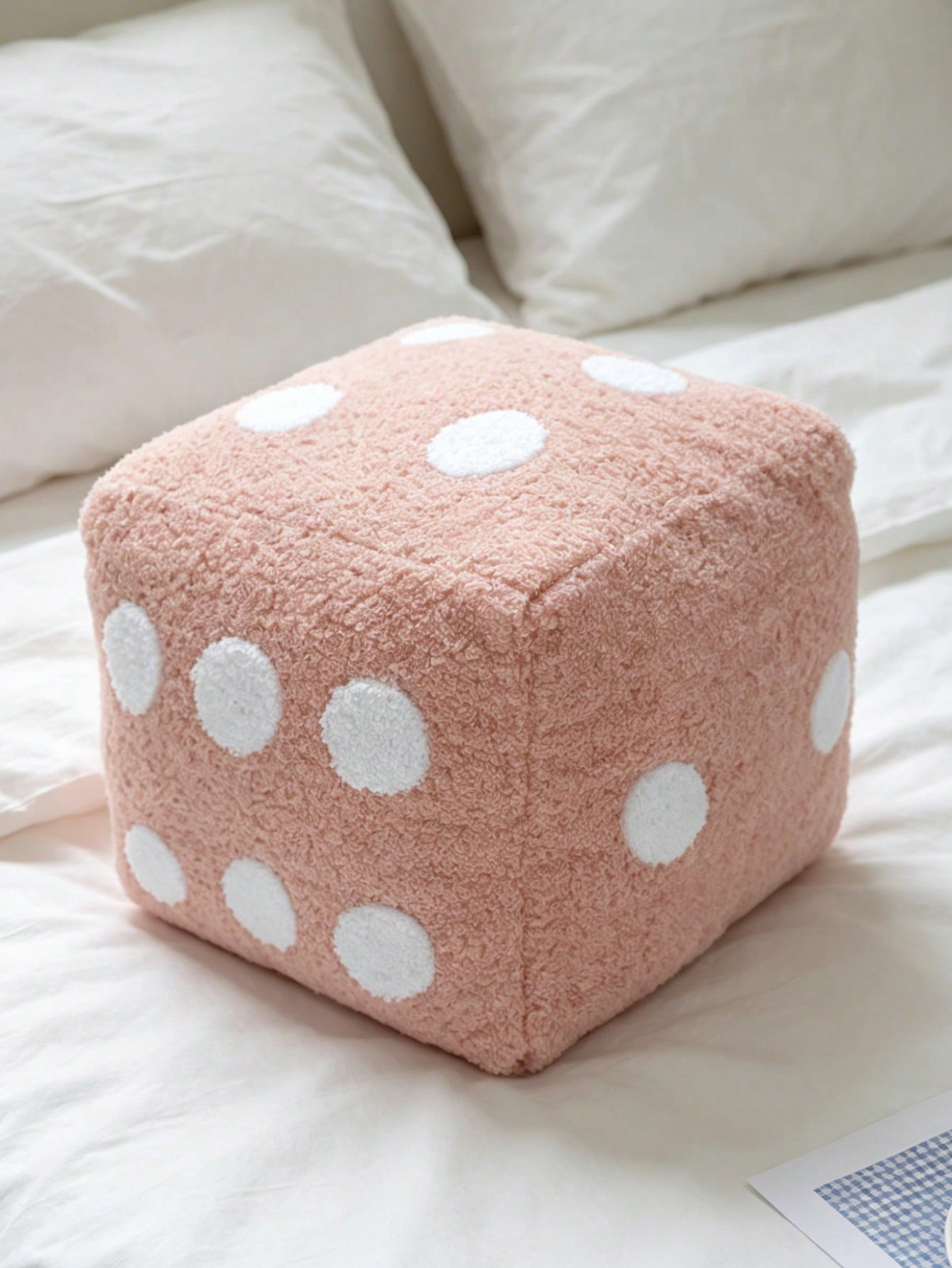 1pc Dice-Shaped Decorative Pillow, Comfortable & Fun Simulated Dice Design, Suitable For Dorm Bedding, Dorm Decor, Sofa Cushion, Machine Washable, 4 Season Use, Polyester Filled Pillow With Zipper Clo