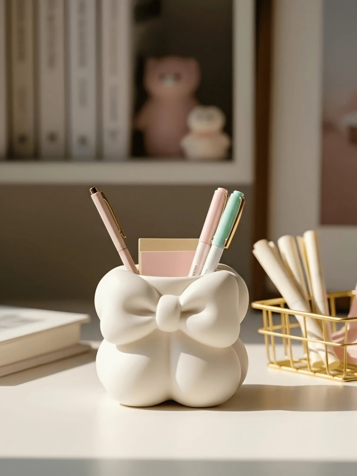 1pc Elegant Cream Bow Makeup Brush Holder, Soft Rounded Makeup Brush Storage Cup, Suitable For Vanity And Vanity Decor, Makeup Bag, Luxury Designer Bag, Makeup Storage, Vanity Storage, Bathroom Decor