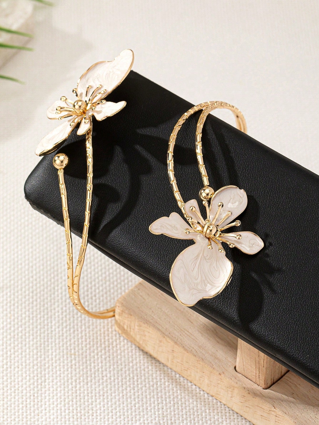 1pc Floral Pendant Europe And America Fashion Chic Style Women Vacation Outfit Open Cuff Bracelet