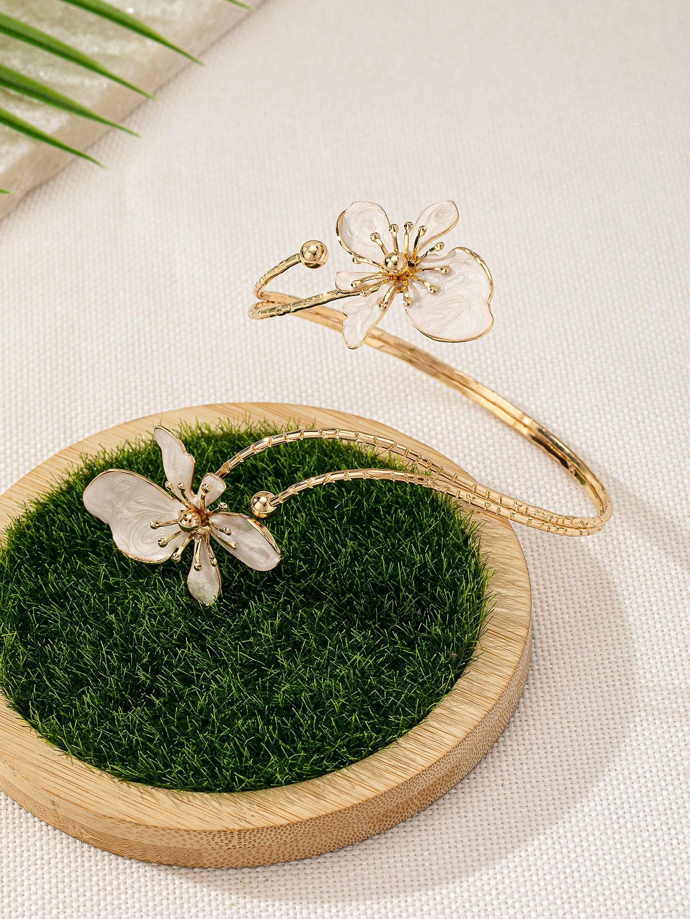1pc Floral Pendant Europe And America Fashion Chic Style Women Vacation Outfit Open Cuff Bracelet