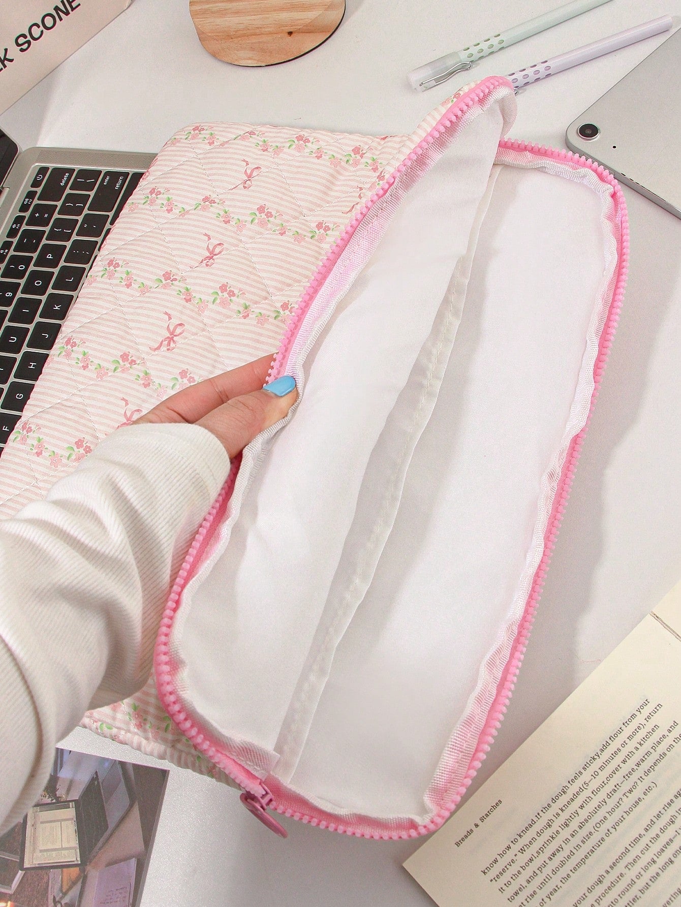 1Pc Floral & Strip Pattern Tablet Bag 11 Inch/13Inch Computer Bag Colourful Cute Protection Case Small Bag File Bag Laptop Sleeve Computer Carrying Case Bag 11 Inch/13Inch Portable Table Cover Bags F
