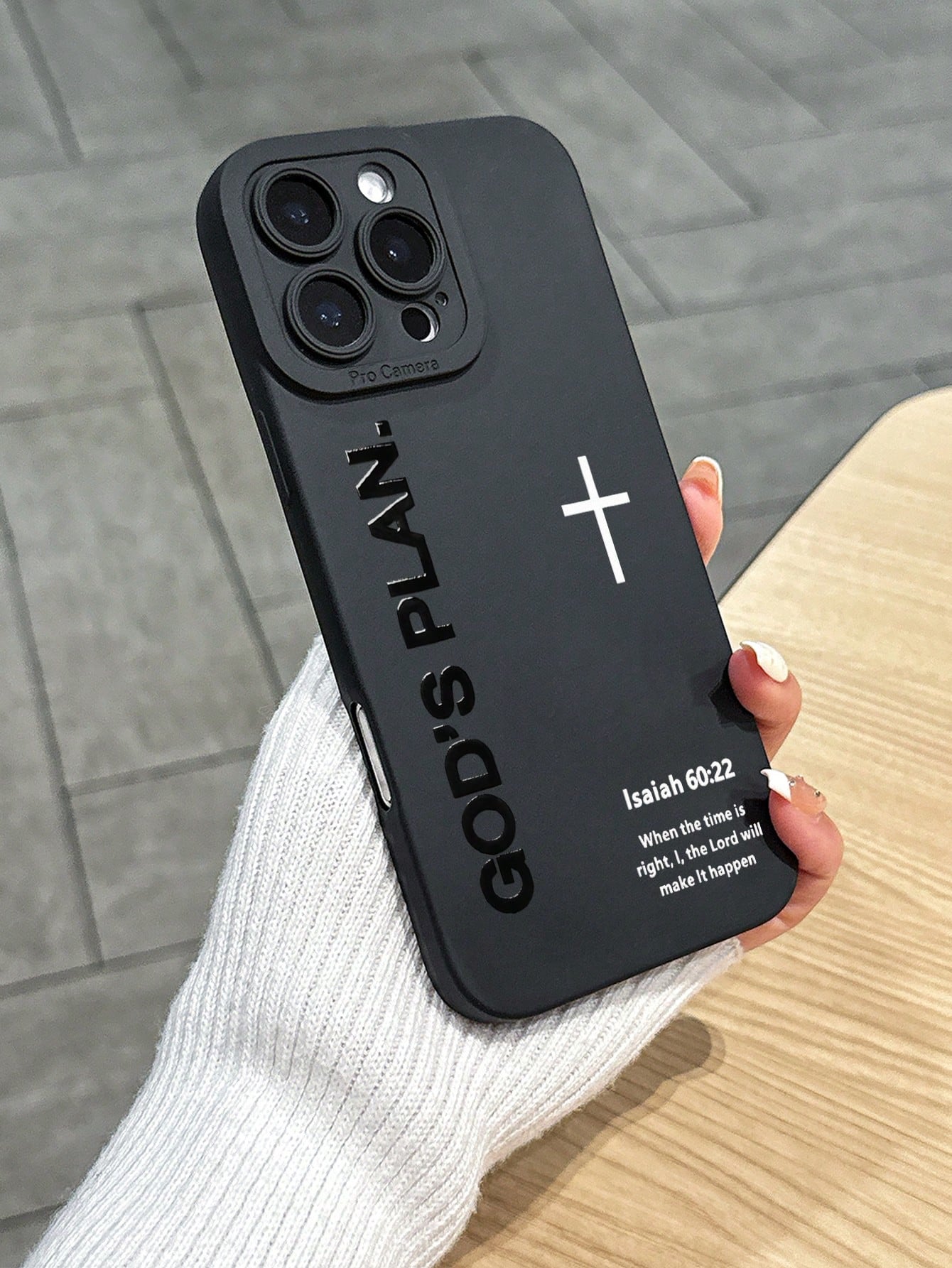 1pc God's Plan Cross Bible Verse Isaiah 60:22 Printed Shockproof Protective Phone Case, Minimalist Christian Faith Street Style Matte Black Anti-Drop Phone Cover, Suitable For Daily Use And Gift Givin