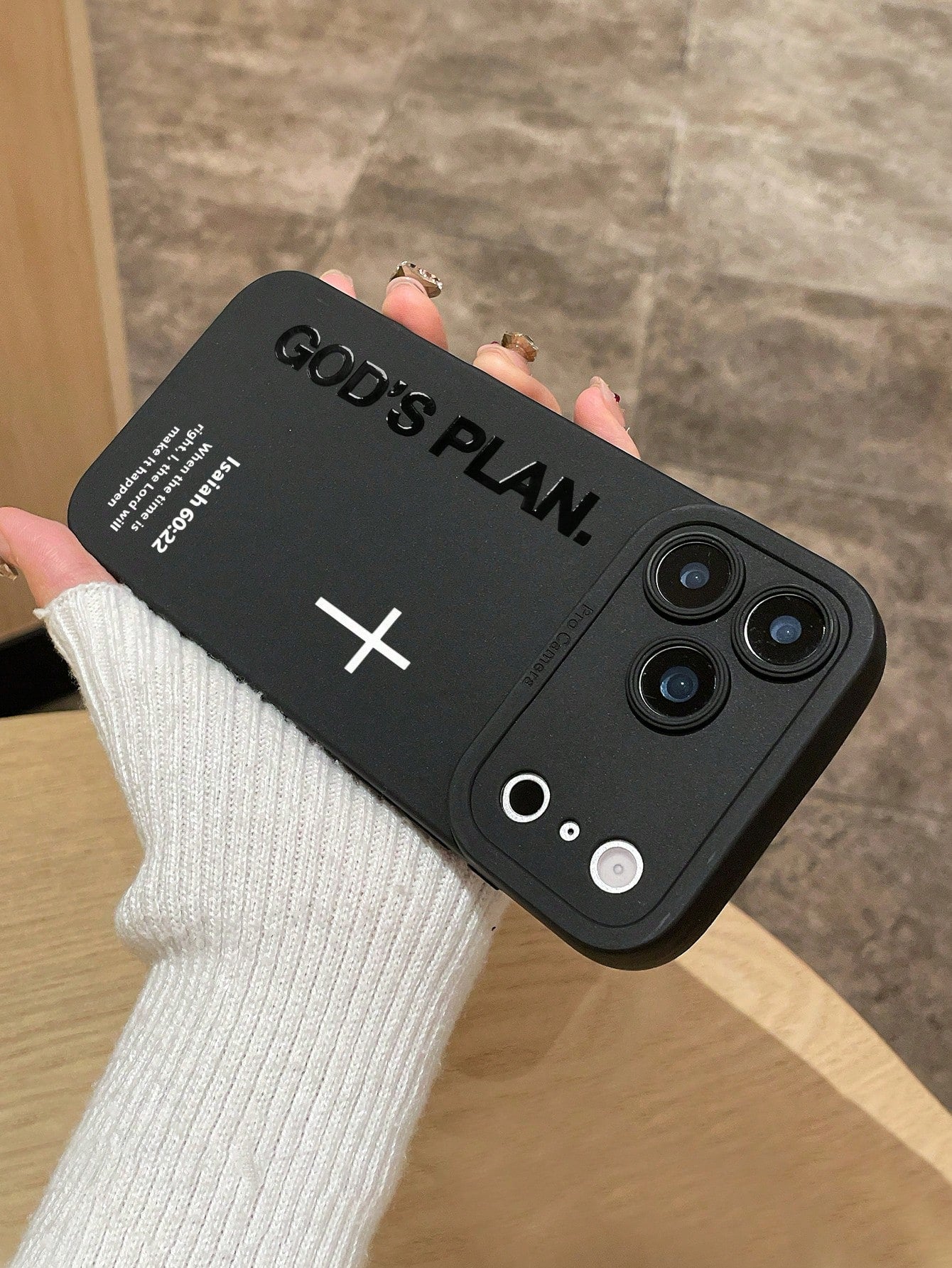 1pc God's Plan Cross Bible Verse Isaiah 60:22 Printed Shockproof Protective Phone Case, Minimalist Christian Faith Street Style Matte Black Anti-Drop Phone Cover, Suitable For Daily Use And Gift Givin
