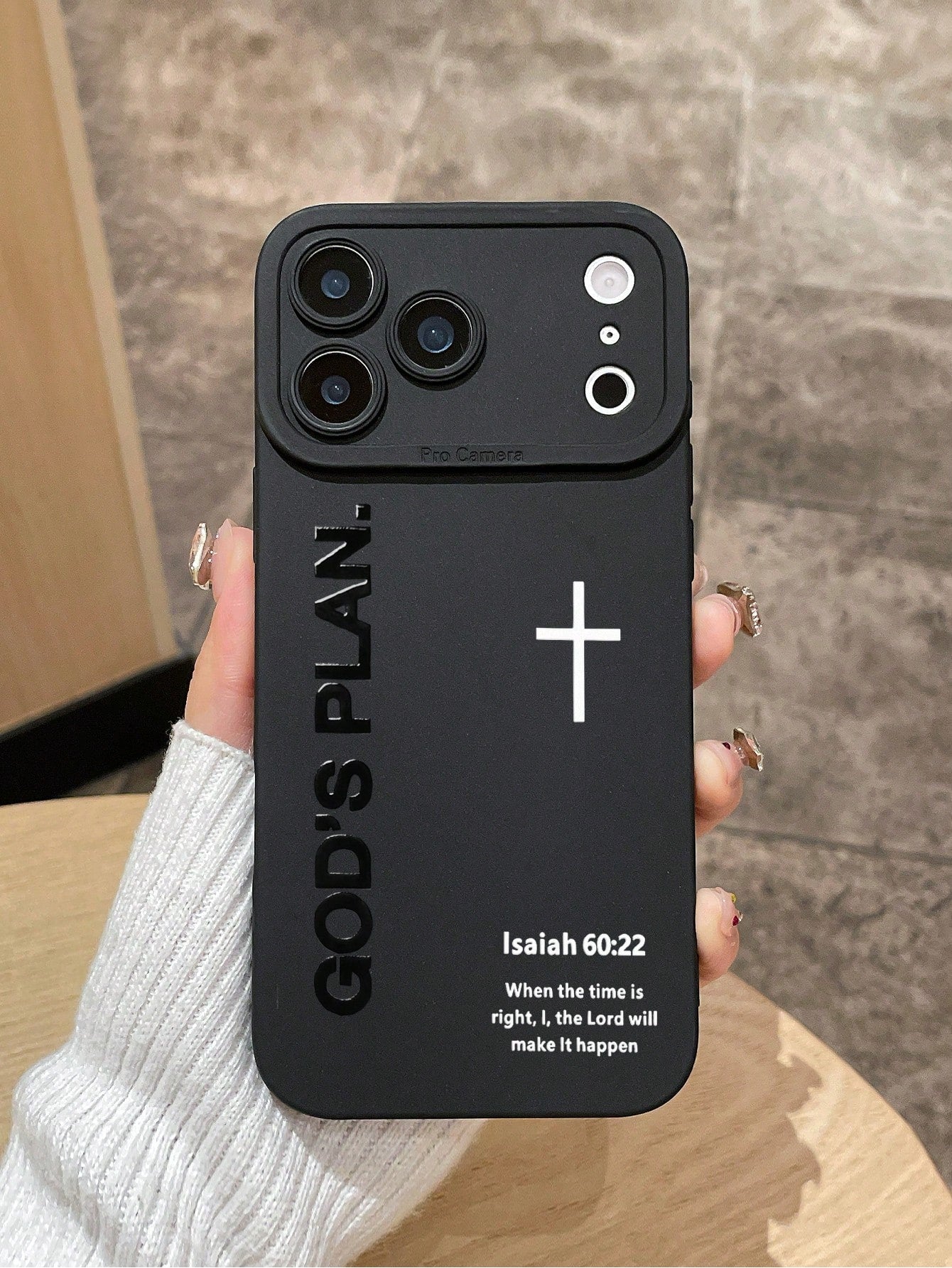 1pc God's Plan Cross Bible Verse Isaiah 60:22 Printed Shockproof Protective Phone Case, Minimalist Christian Faith Street Style Matte Black Anti-Drop Phone Cover, Suitable For Daily Use And Gift Givin