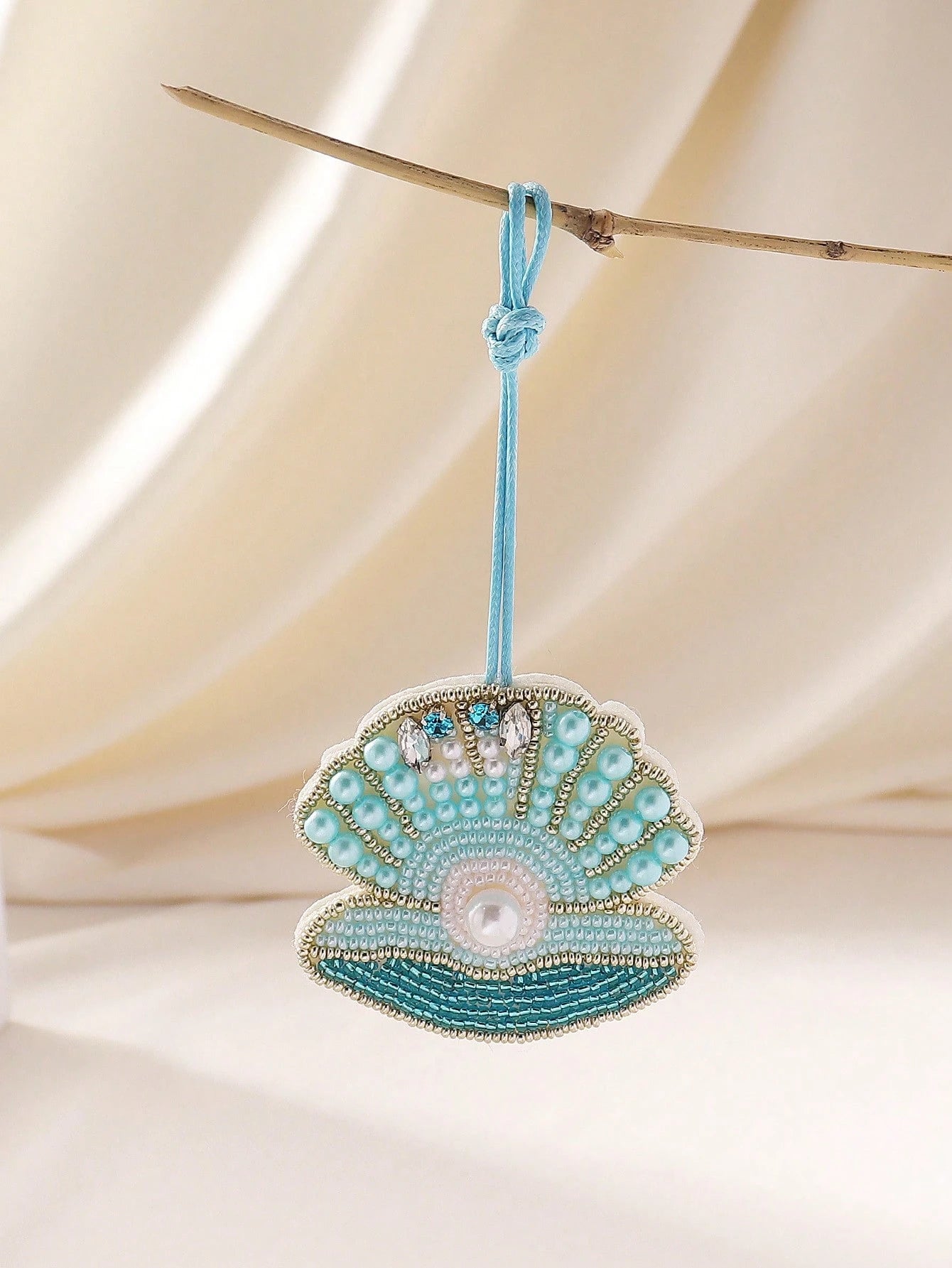 1pc Handmade Beaded Embroidered Shell Bag Charm, Bohemian Style Faux Pearl & Crystal Embellished Pendant, Suitable For Women Summer Beach Holiday Accessories Festival Graduation Gift Beach Essentials