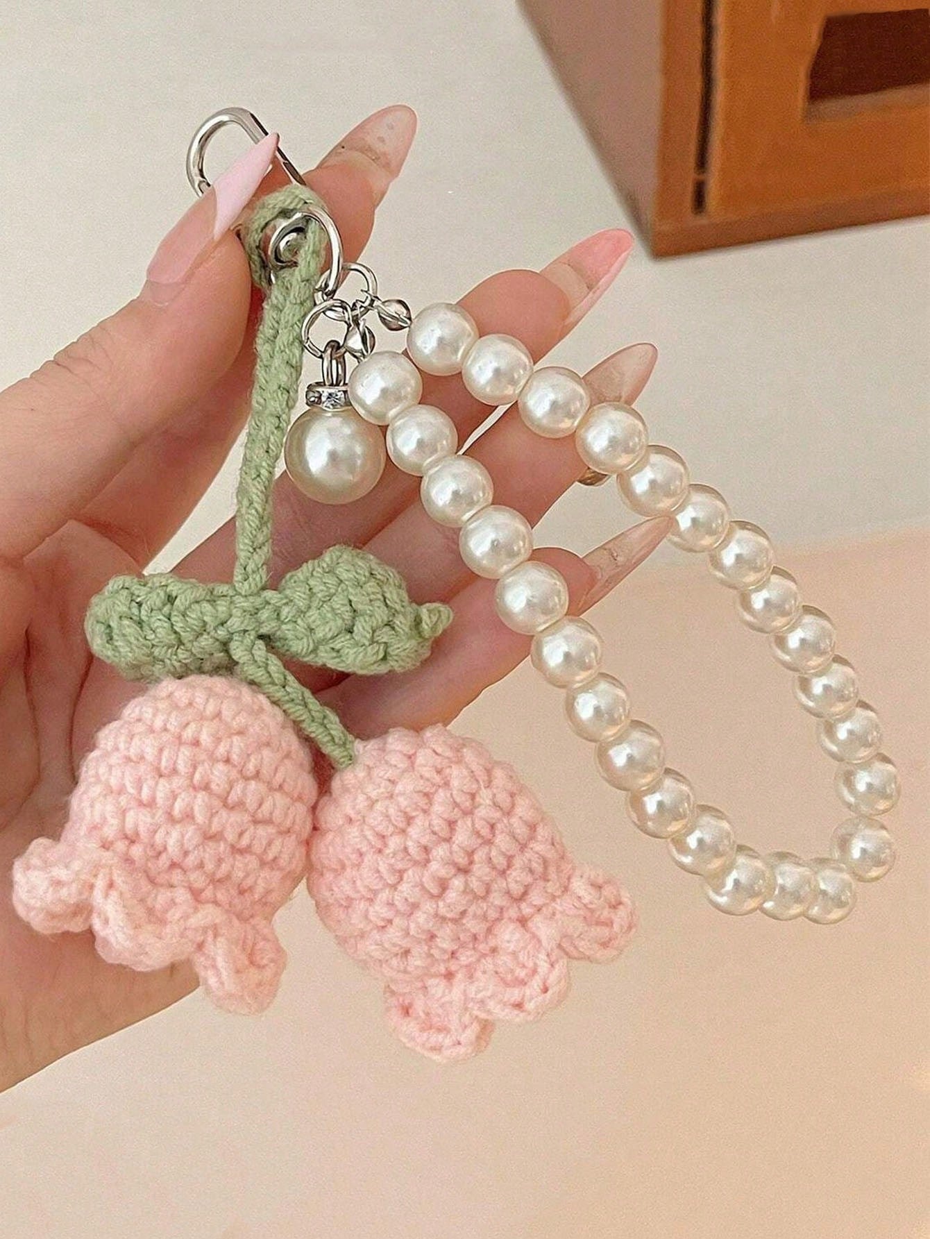 1pc Handmade Woven Flower Backpack/Bookbag/Purse Pendant, Handmade Knitted Flower Keychain Bag Charm, Pearl Decorated Bracelet/ Keychain/ Keyring, Crochet Flower Trinket Gifts For Women, Crochet Fl
