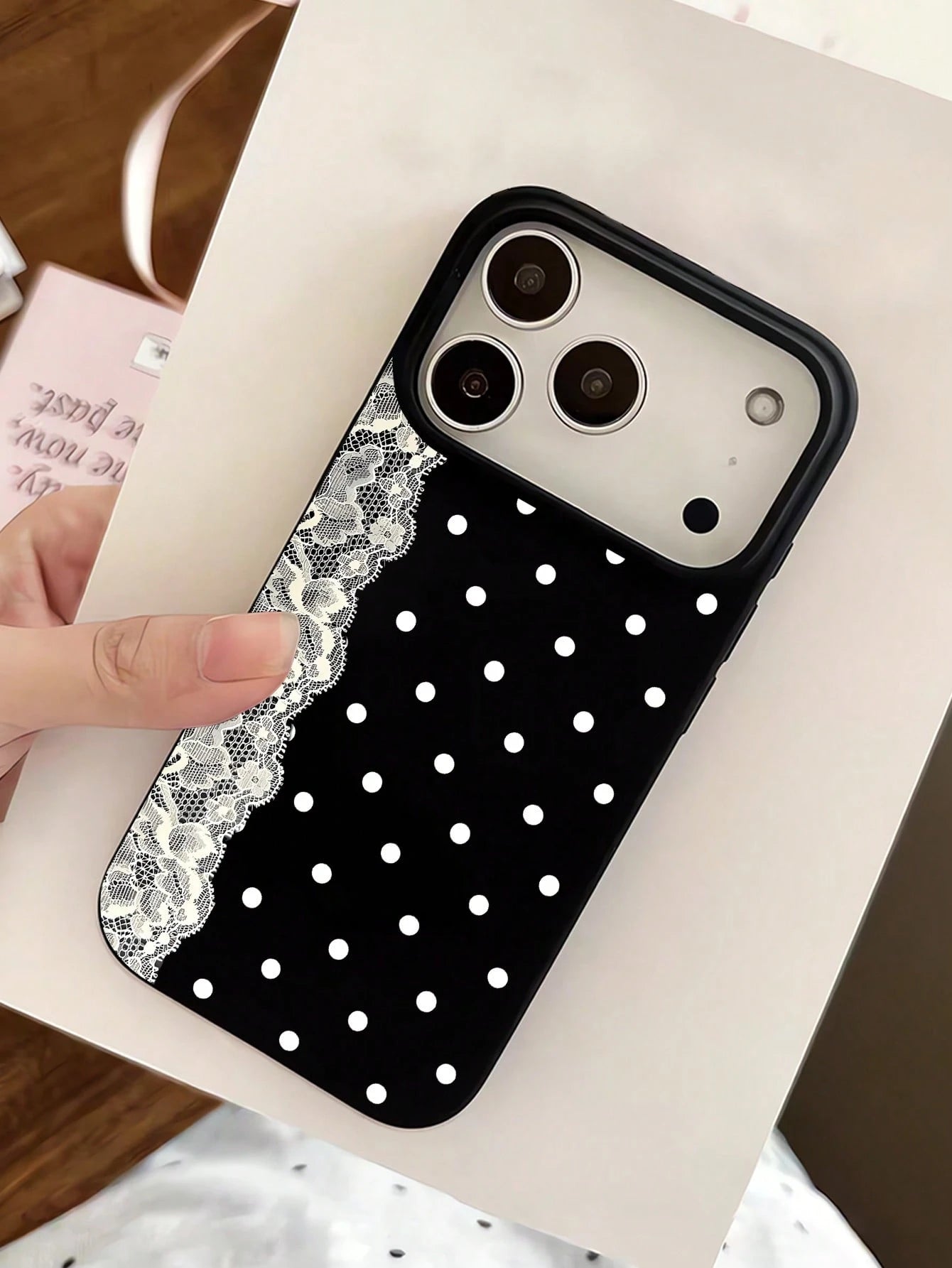 1pc Lace Polka Dot Pattern Shockproof Black Liquid Straight Edge TPU Phone Case, Suitable For IPhone 16 Pro Max/16/16 Pro/16 Plus/15/15 Pro Max/15 Pro/11/12/13/14 Pro Max/11 Pro/11 Pro Max/12 Pro/12 P