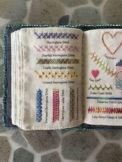 1pc Linen Embroidery Enthusiast Book, Embroidery Guide Book With Sewing Tools (Sewing Kit), Embroidery Sewing Tutorial, Beginner's Sewing Guide, Crochet, Embroidery, Crochet Bag, Sewing Bag, Sewing Fa