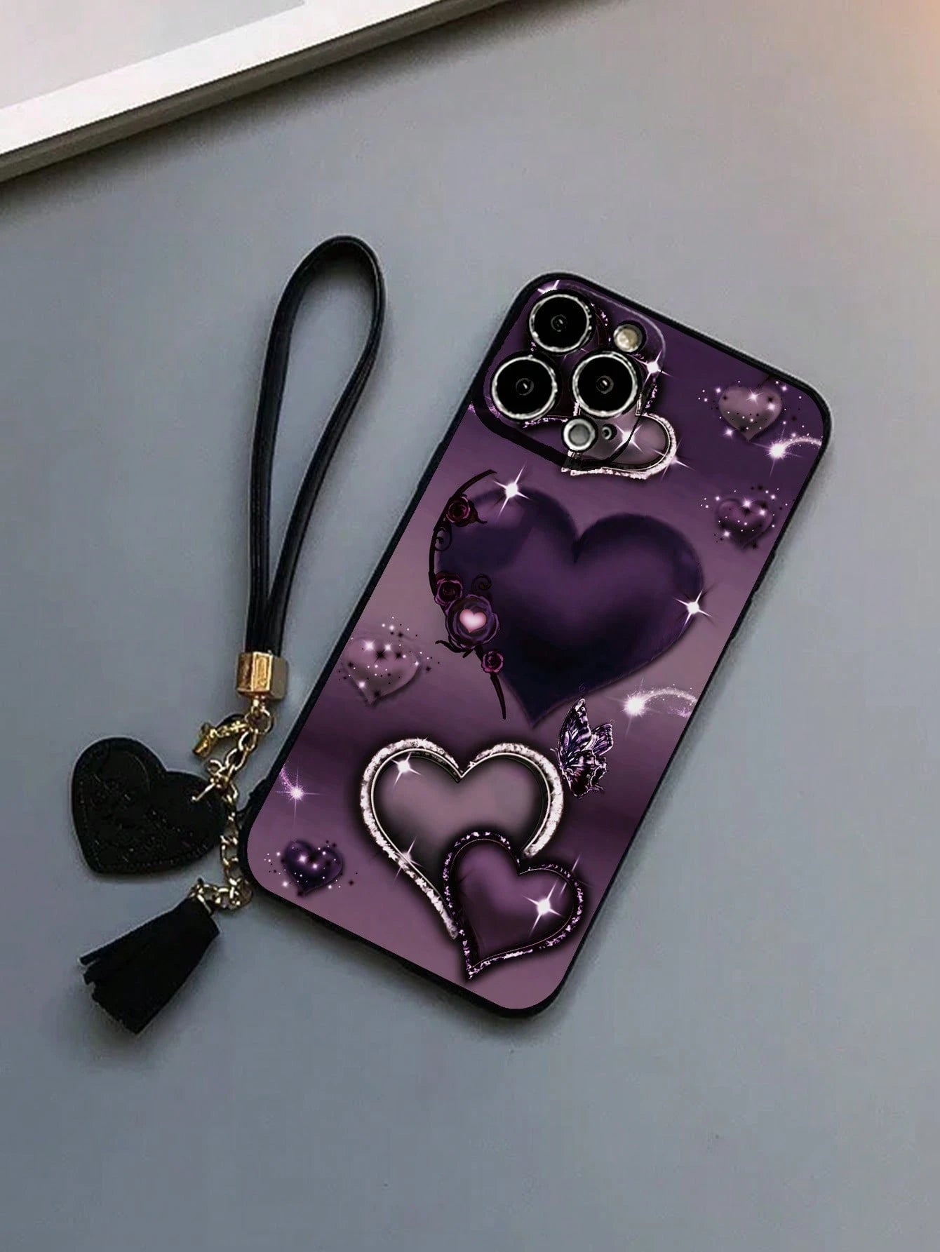 1pc Perforated Straight Edged Purple Heart Painted Thick Anti-Drop Decorated Phone Case With New Leather Heart Wrist Strap, DIY Phone Case Accessory With Tassel Pendant, Compatible With IPhone 16/Pro