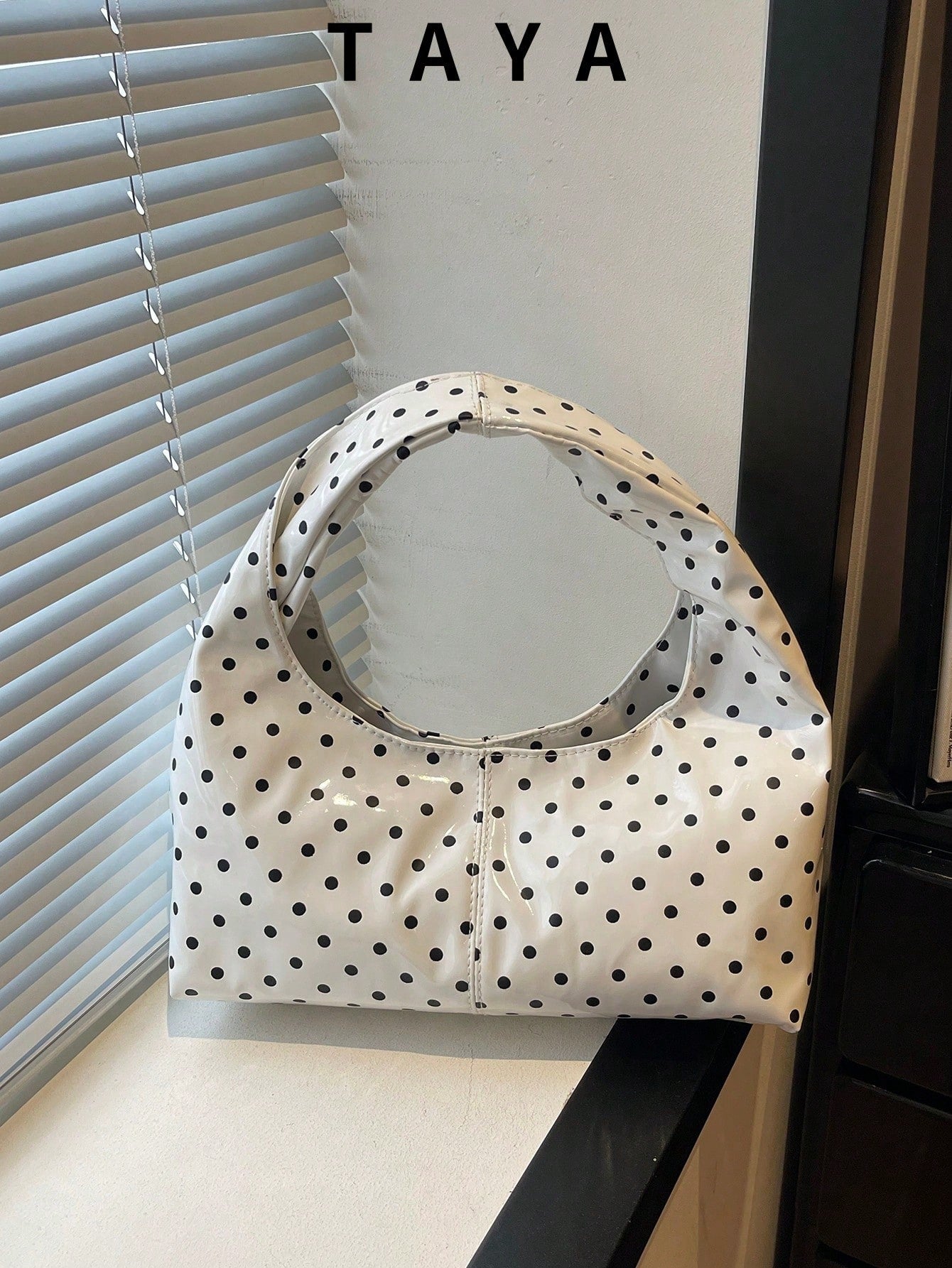 1pc Quilted Snap Button PU Solid Color Retro Soft Leather Dumpling Shoulder Bag, Fashionable Patchwork Underarm Bag, Crescent-Shaped Oiled Wax Leather Large Capacity Commuter Casual Tote Bag, Suitable