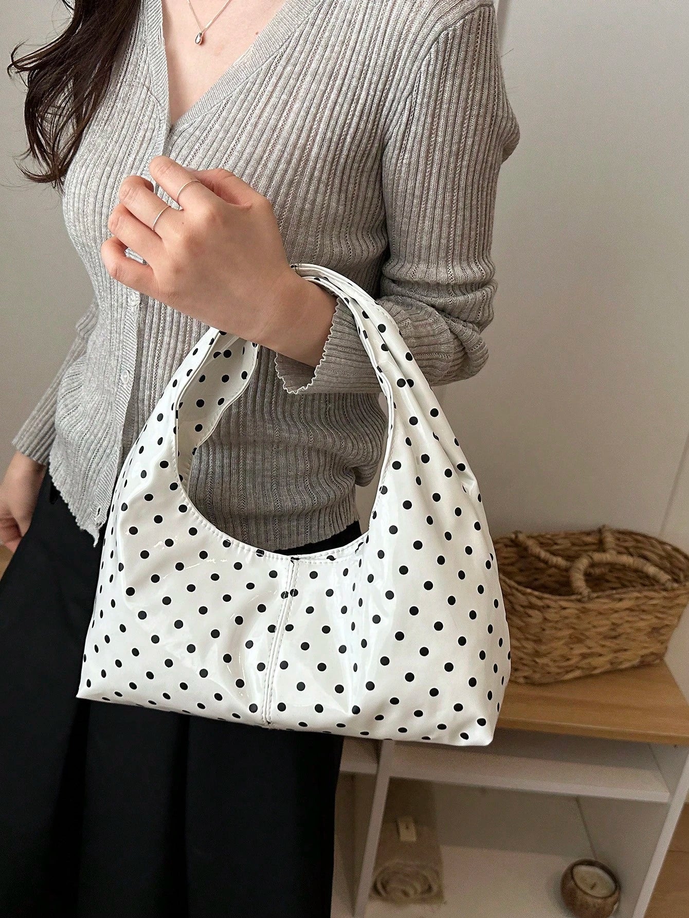 1pc Quilted Snap Button PU Solid Color Retro Soft Leather Dumpling Shoulder Bag, Fashionable Patchwork Underarm Bag, Crescent-Shaped Oiled Wax Leather Large Capacity Commuter Casual Tote Bag, Suitable