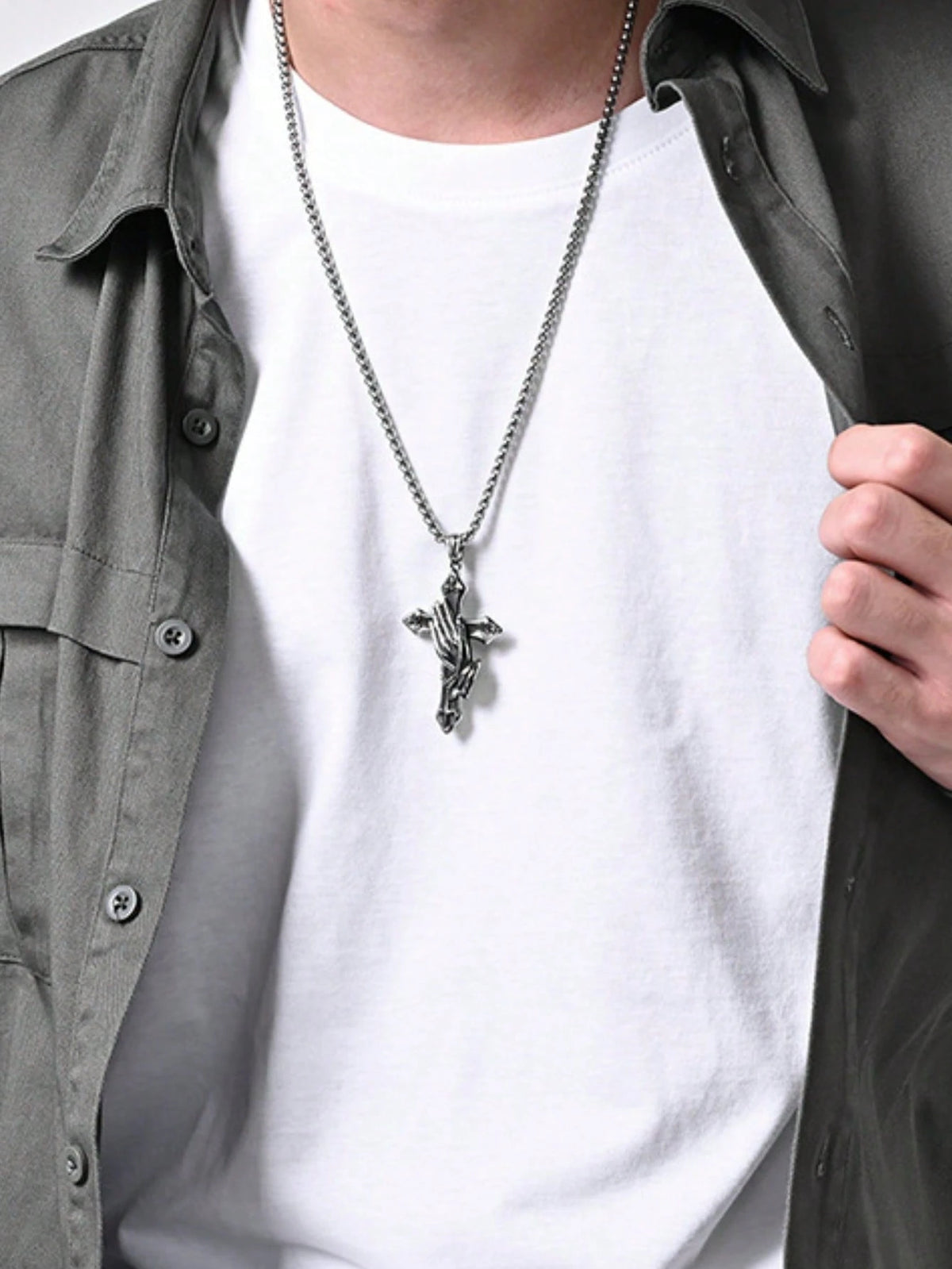 1pc Stainless Steel Praying Hand Necklace With Cross, Fashionable Men Accessory