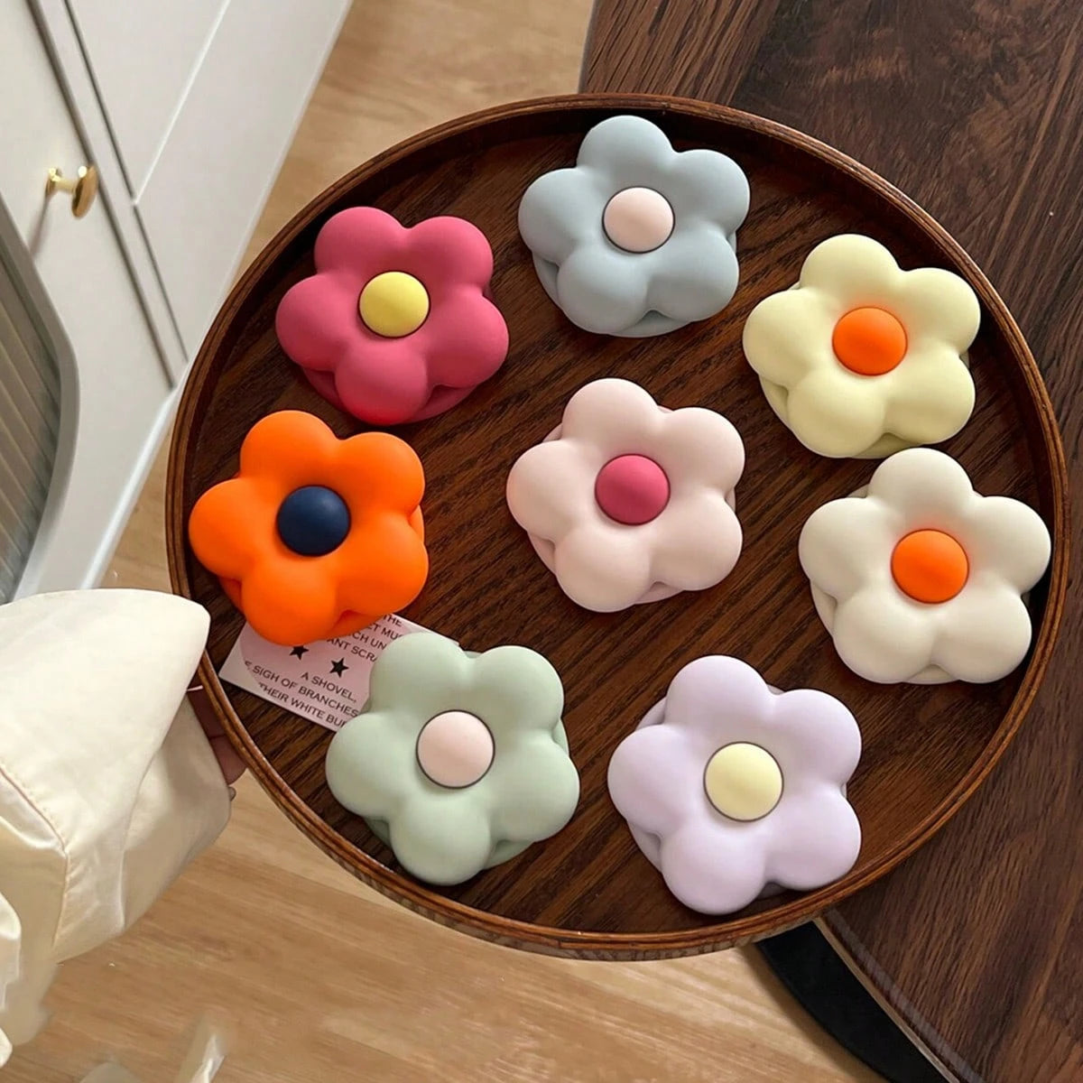 1PC Strong Magnetic Phone Holder, Powerful Flower-Shaped Liquid Silicone Magnetic Phone Stand With Matte Finish