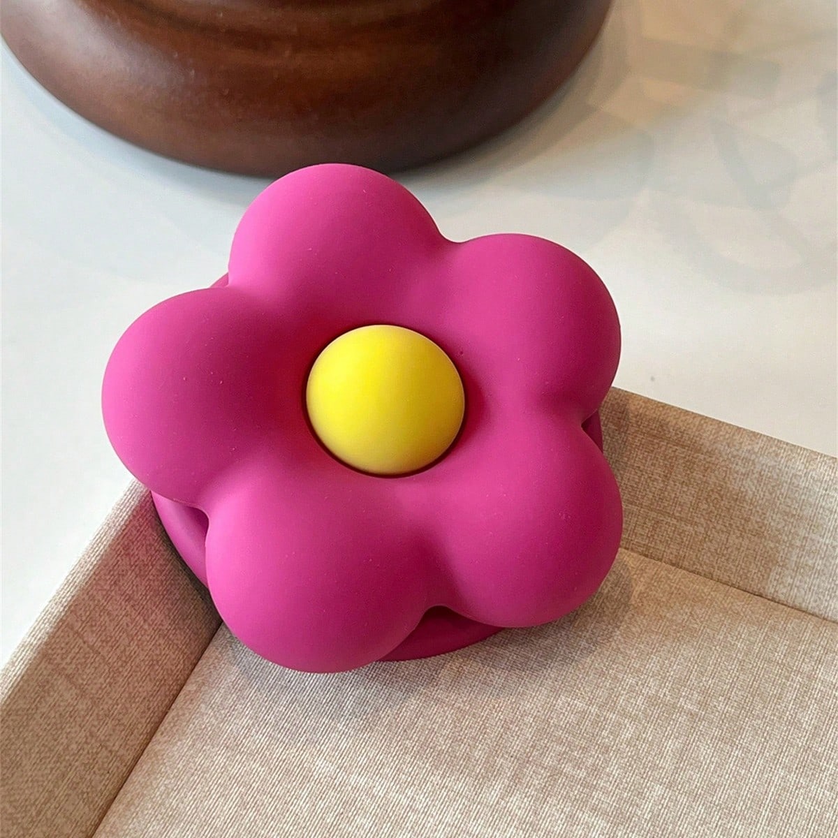 1PC Strong Magnetic Phone Holder, Powerful Flower-Shaped Liquid Silicone Magnetic Phone Stand With Matte Finish